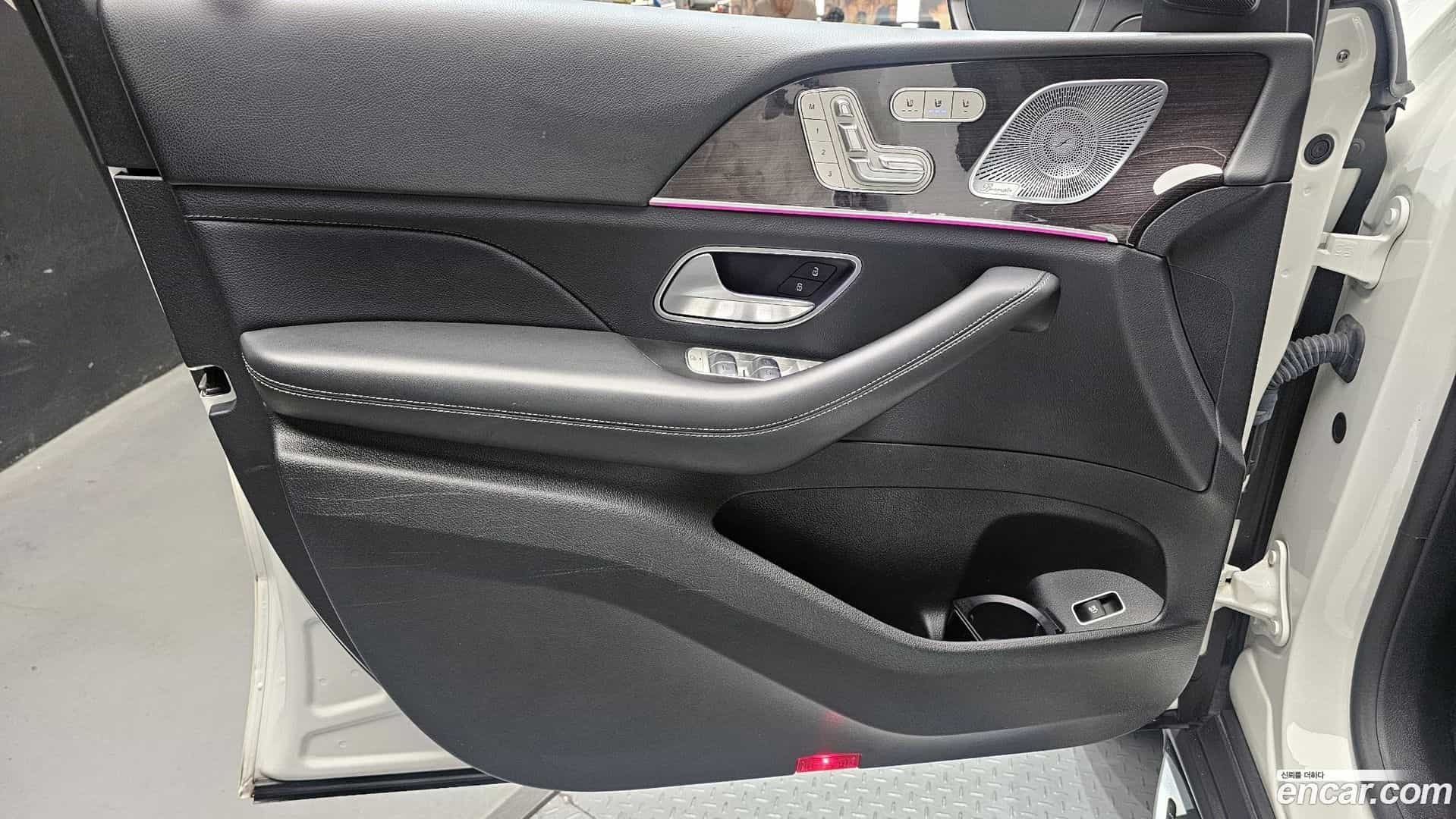 GLE-Class Mercedes-Benz 2021.2-INNER-034
