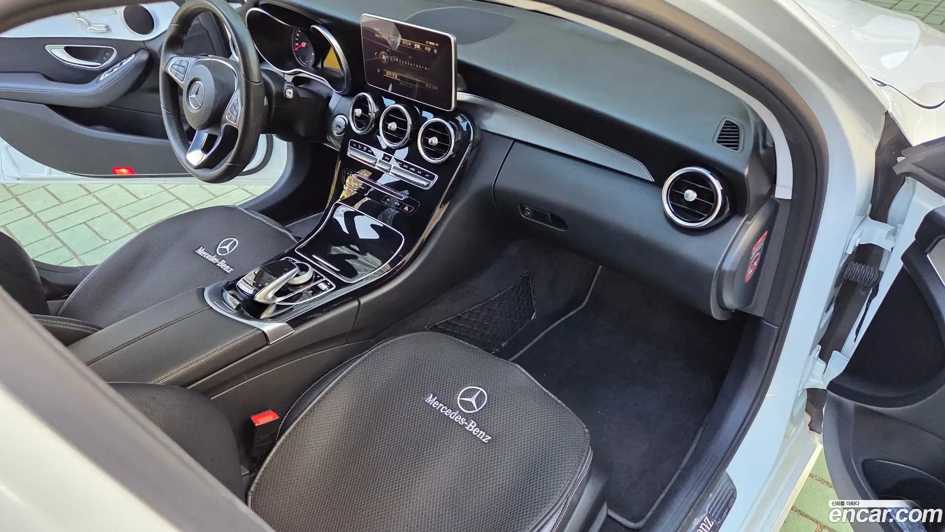 C-Class Mercedes-Benz 2017.10-INNER-009