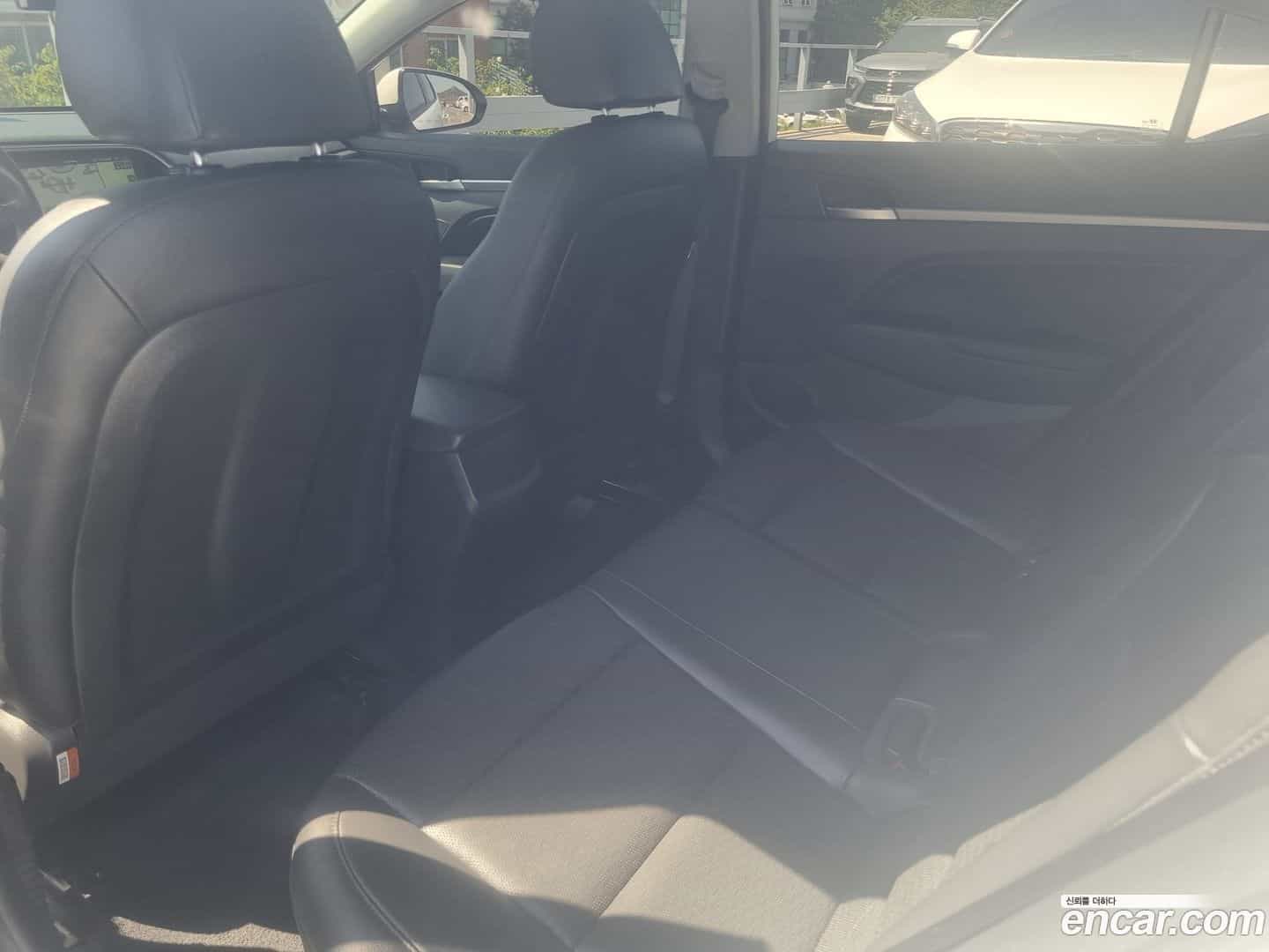 AVANTE Hyundai 2019.10-INNER-009