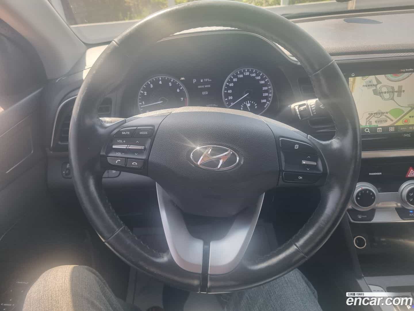 AVANTE Hyundai 2019.10-OPTION-015