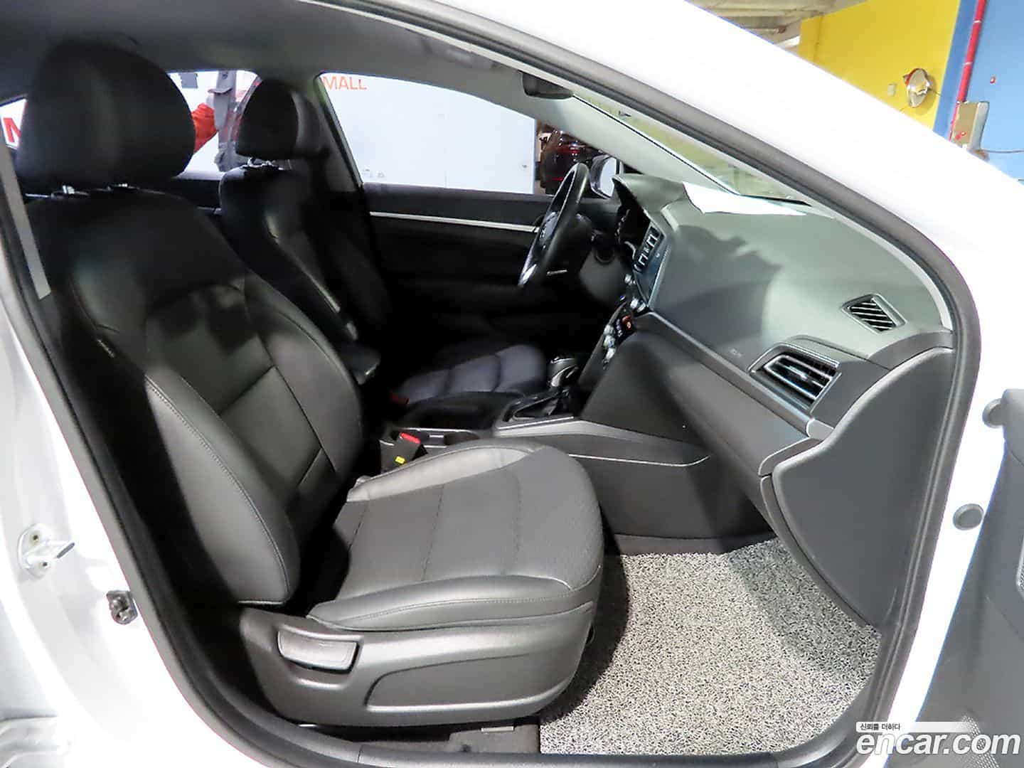 AVANTE Hyundai 2019.9-OPTION-016