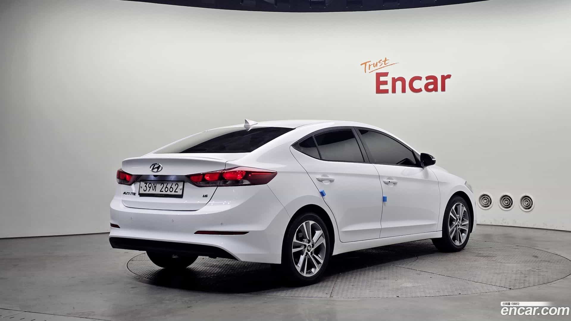 AVANTE Hyundai 2018.3-OUTER-002