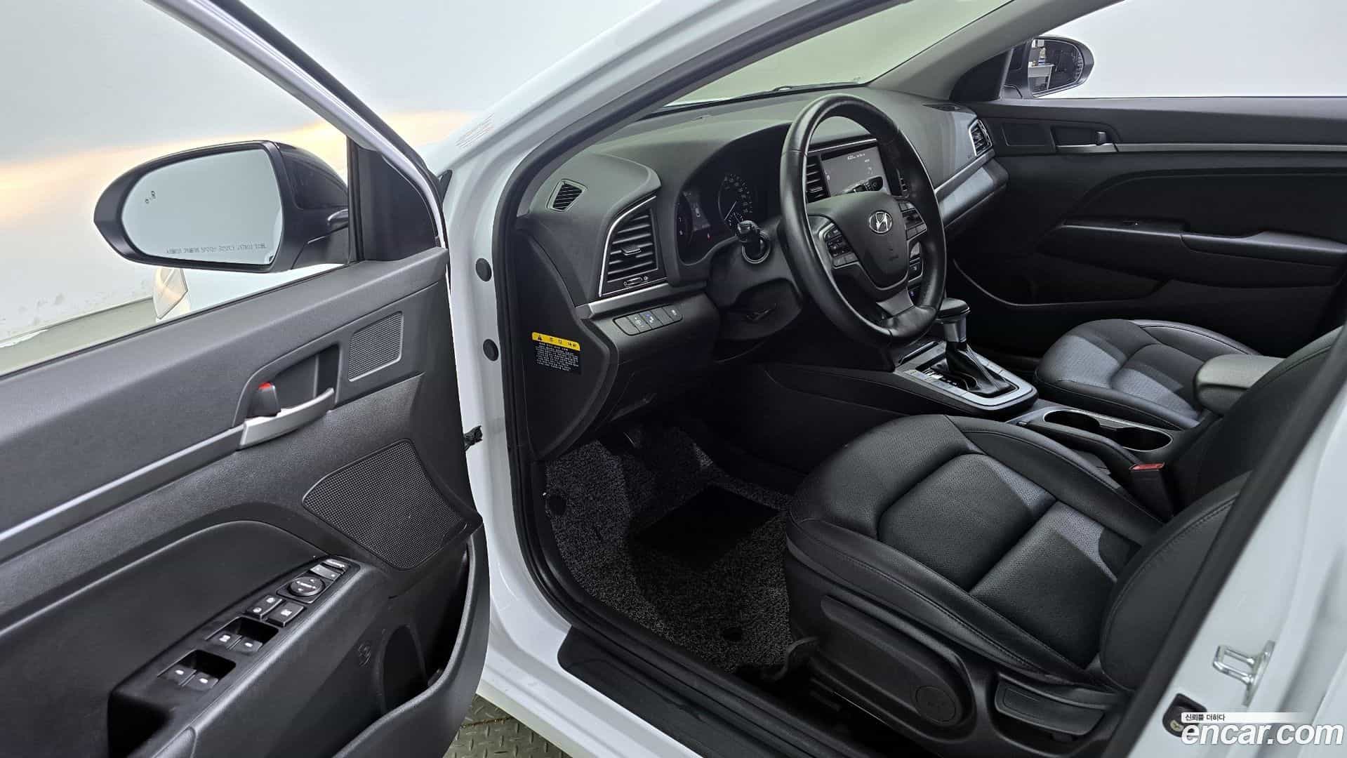 AVANTE Hyundai 2018.3-INNER-010