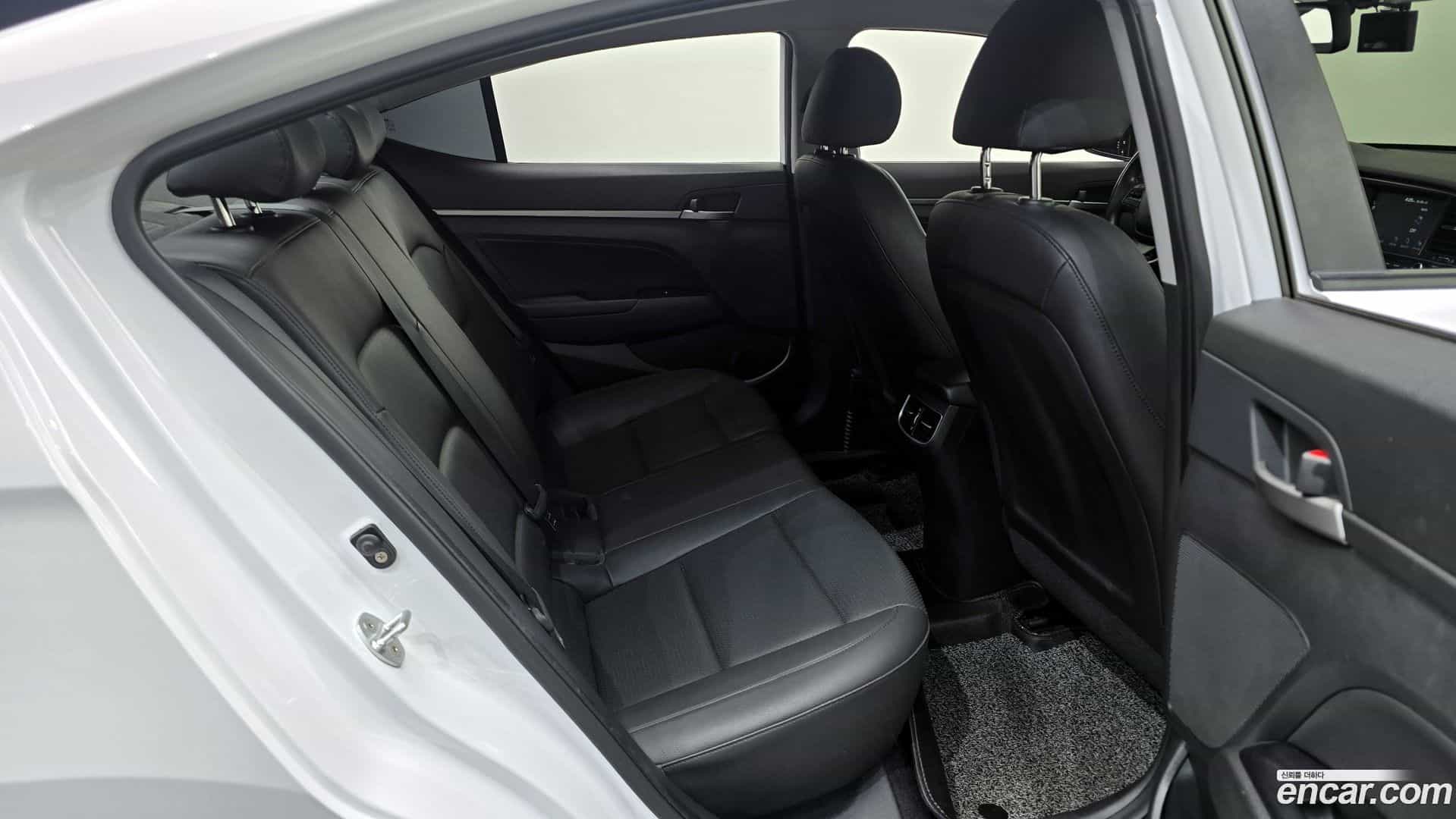AVANTE Hyundai 2018.3-OPTION-015