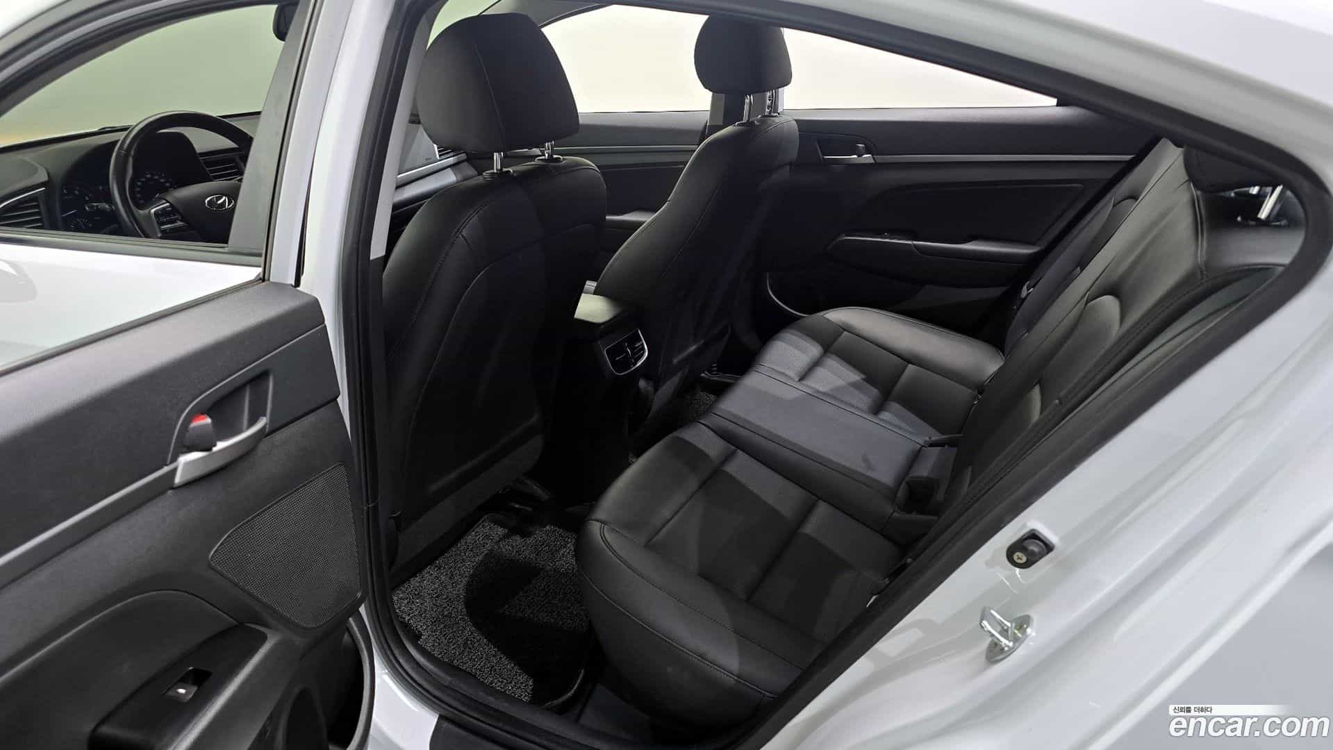 AVANTE Hyundai 2018.3-OPTION-016