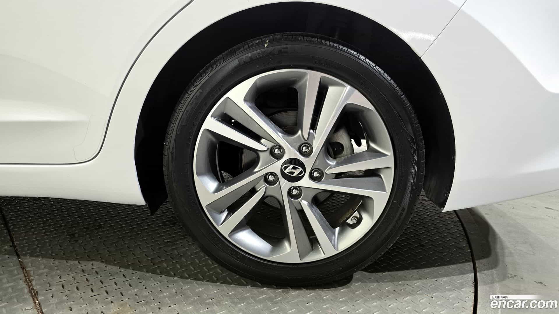 AVANTE Hyundai 2018.3-OUTER-031