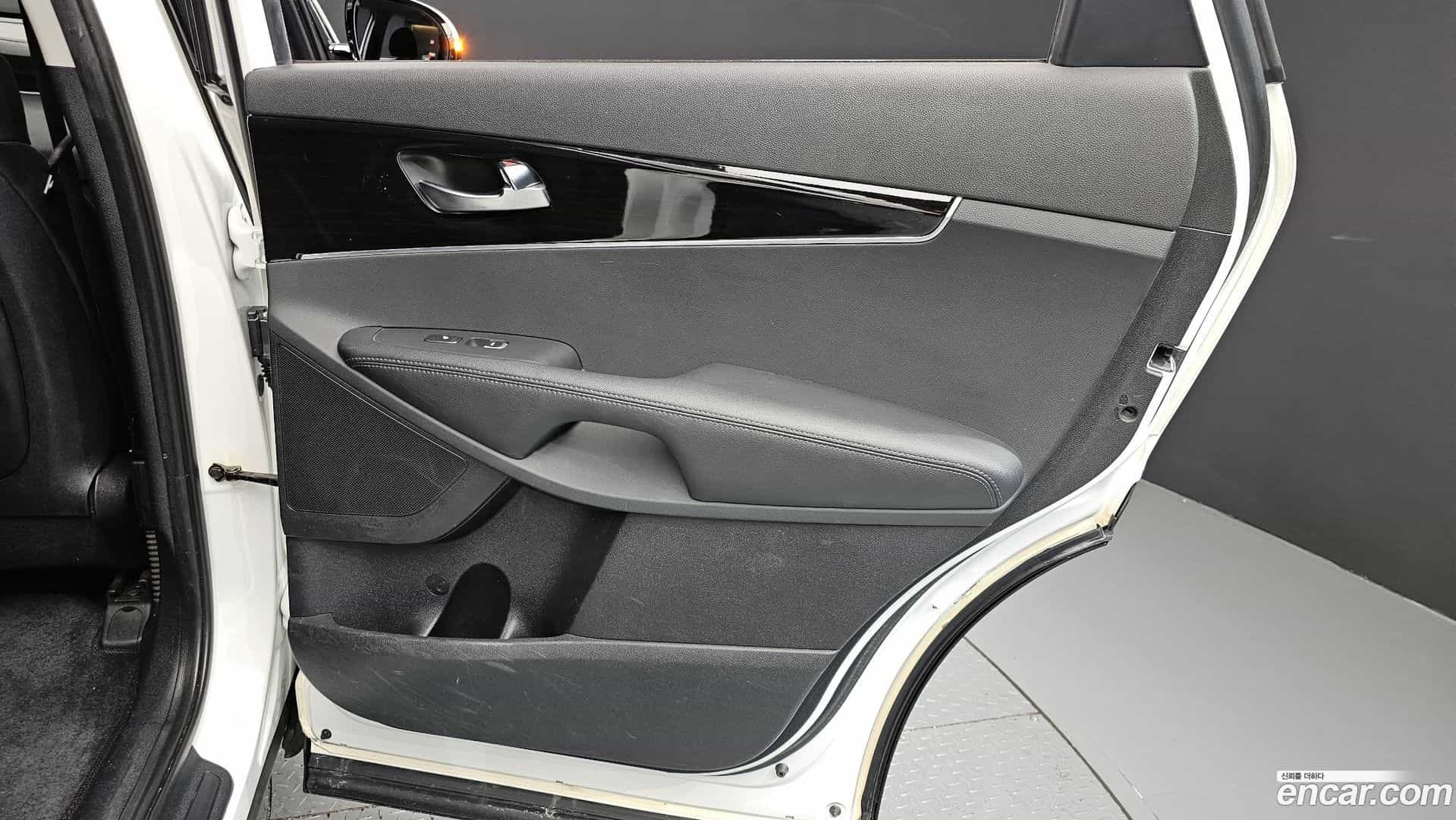 Sorento Kia 2018.2-INNER-035