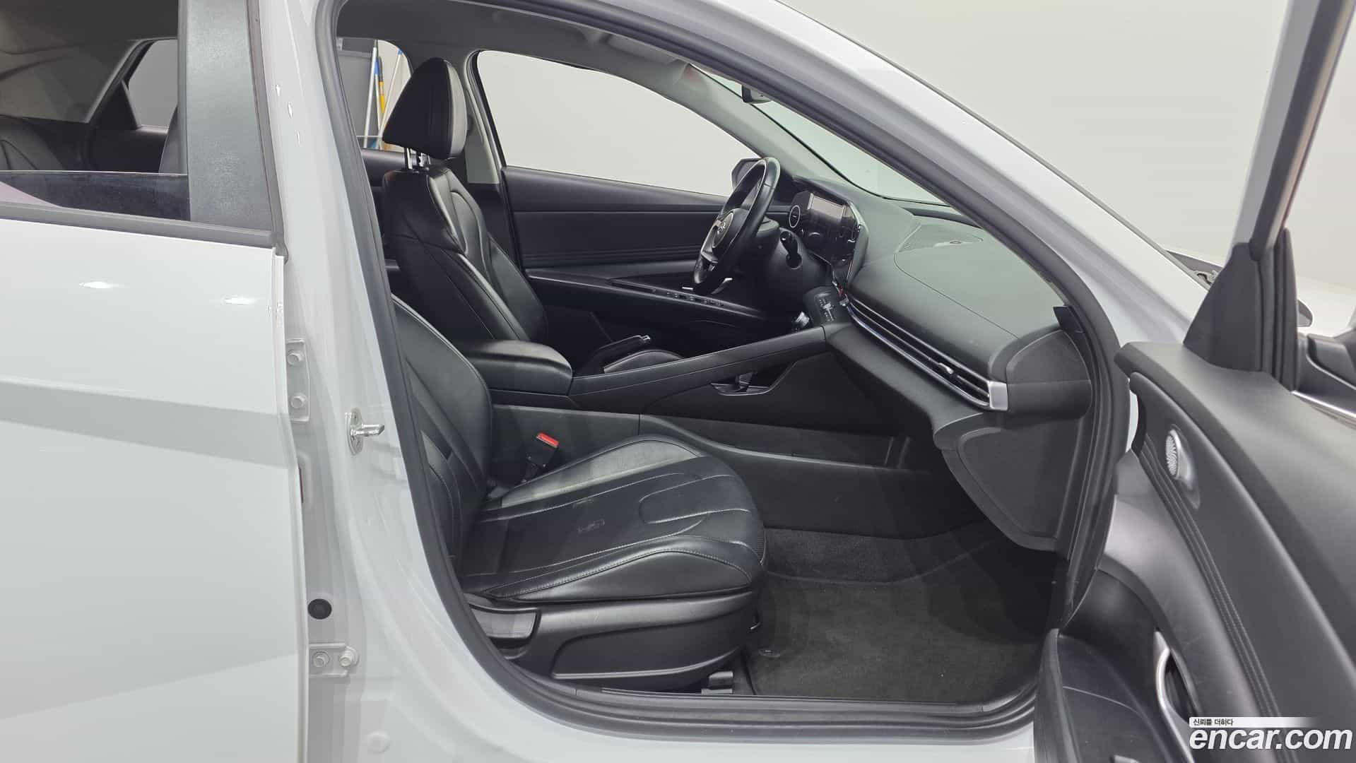 AVANTE Hyundai 2021.6-OPTION-015
