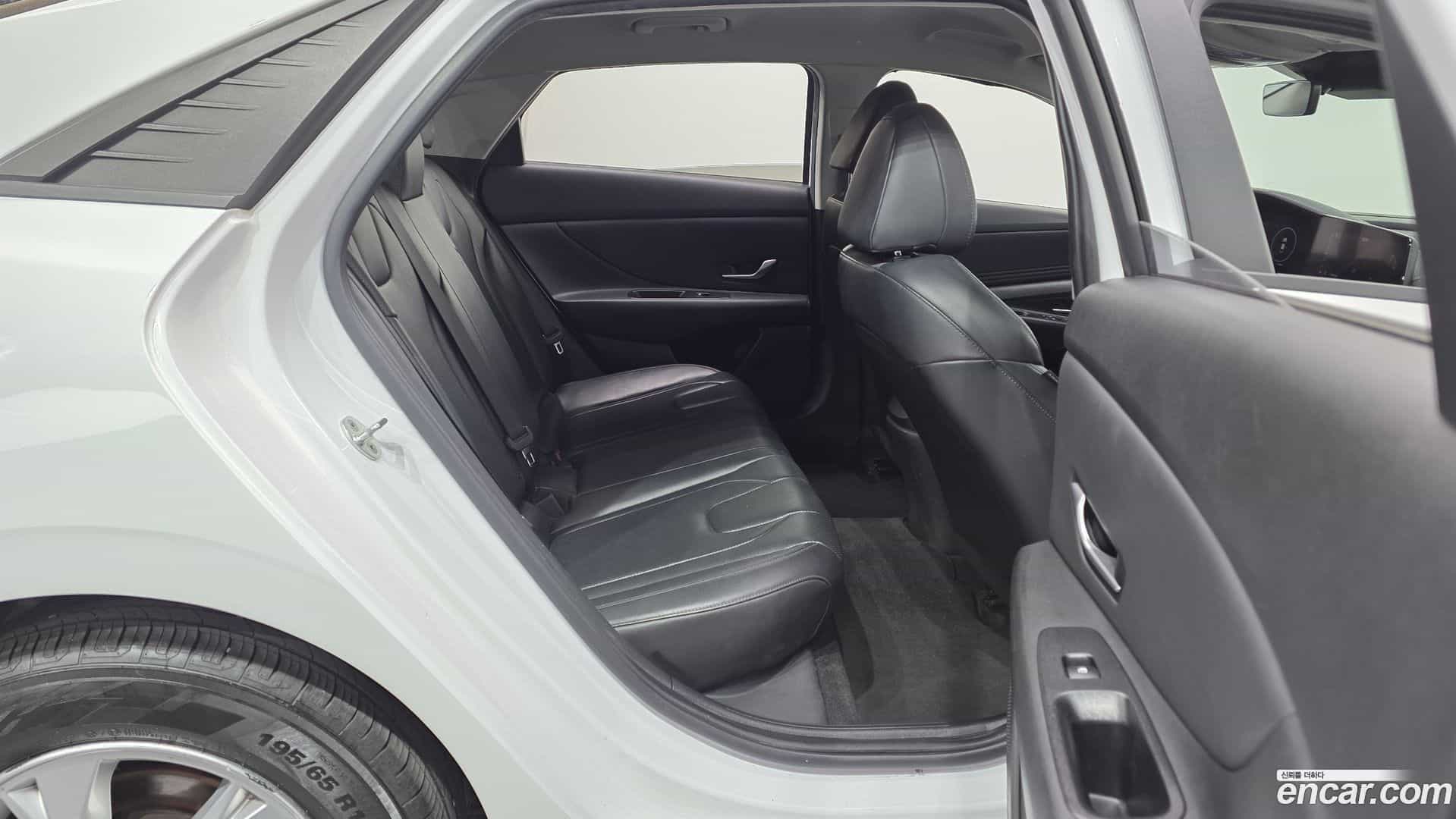 AVANTE Hyundai 2021.6-OPTION-016
