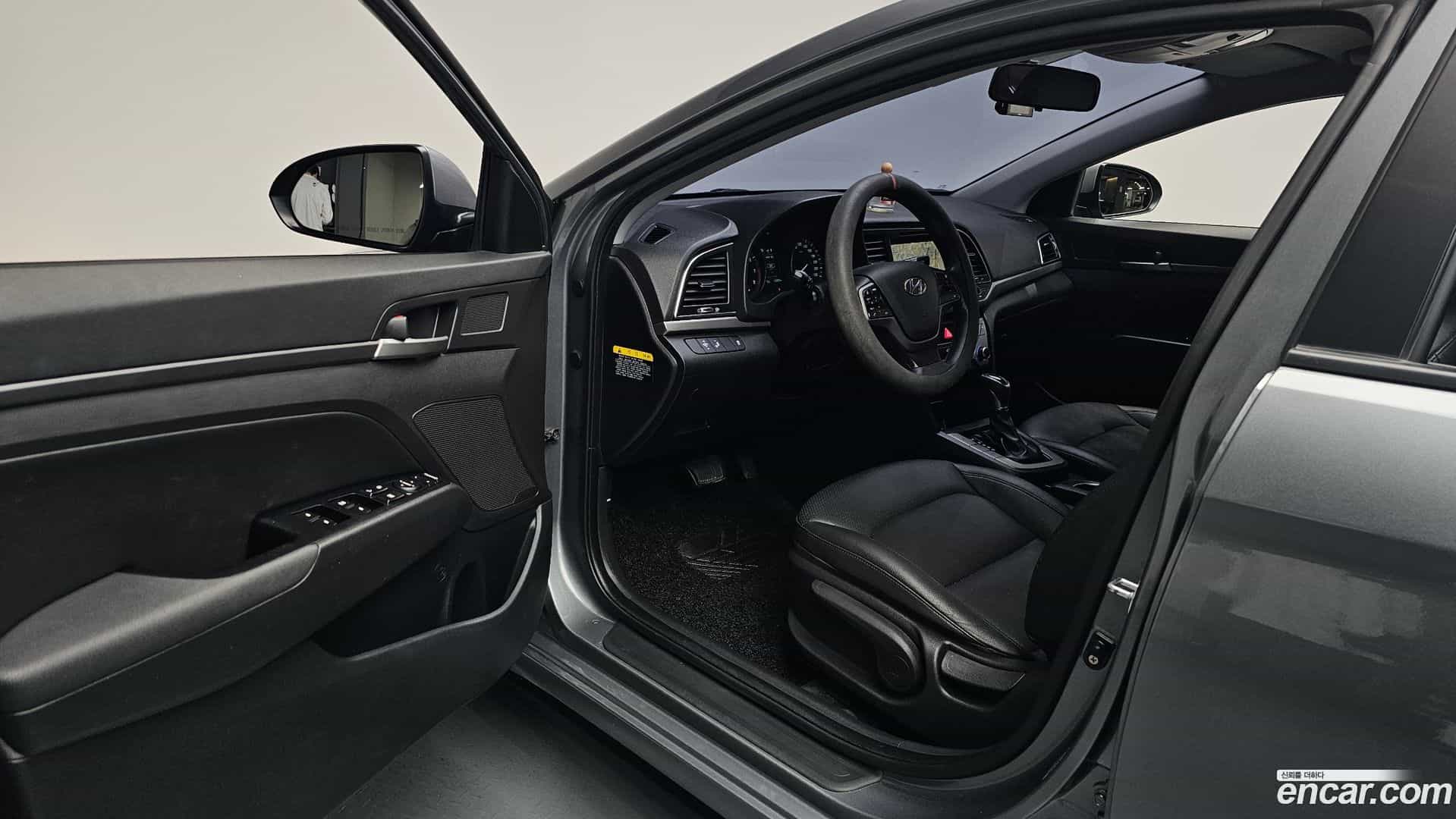 AVANTE Hyundai 2018.0-INNER-010