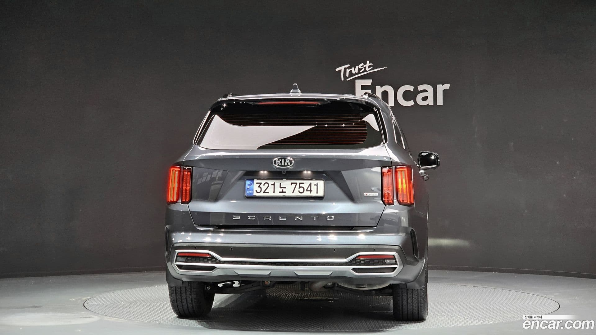 Main__Slider__Photo:Sorento Kia 2021.6-3