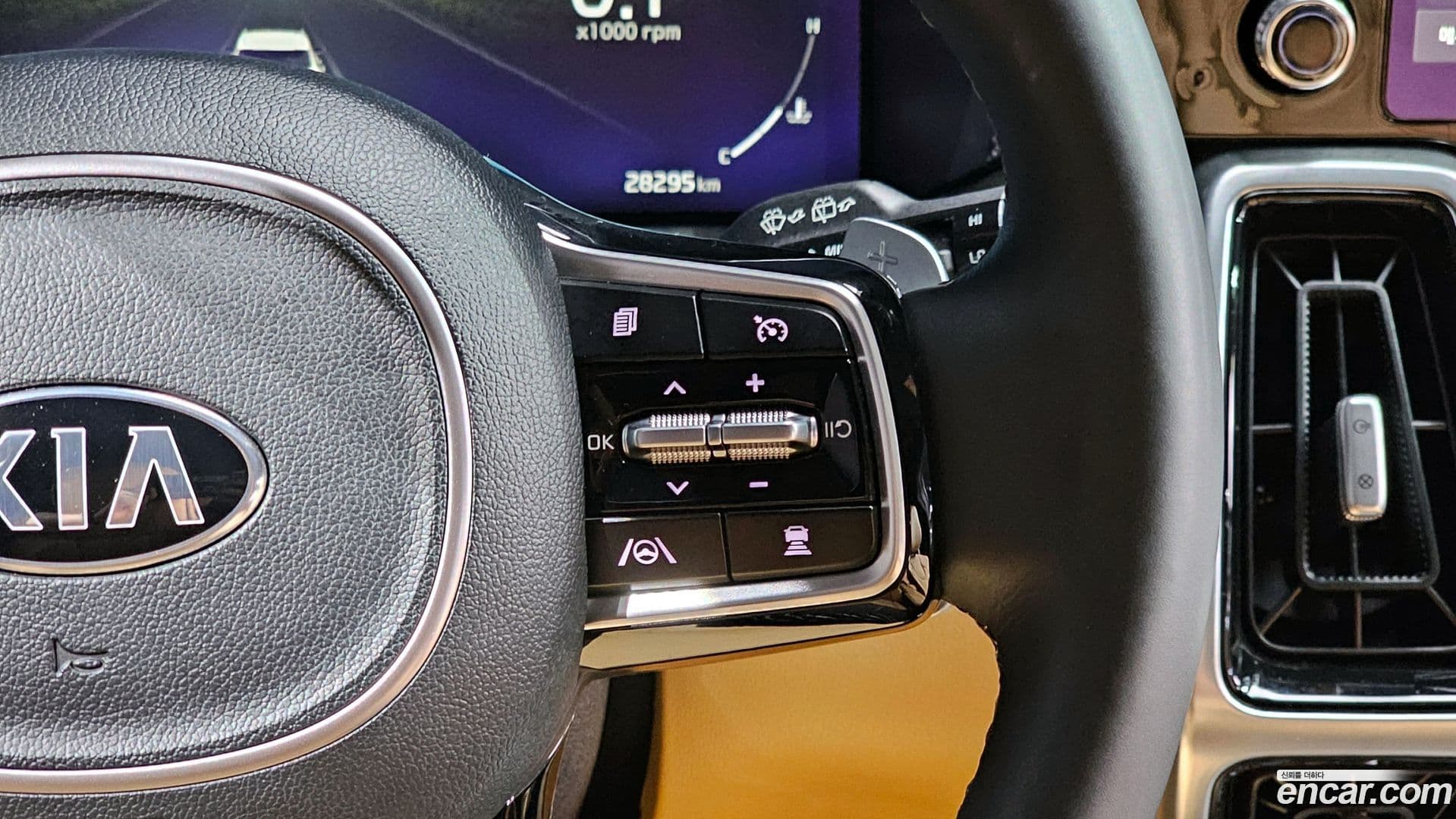 Main__Slider__Photo:Sorento Kia 2021.6-17