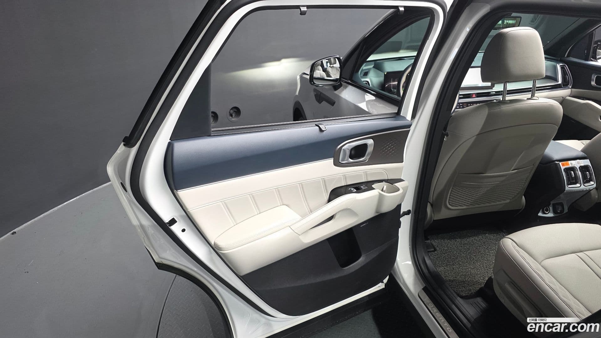 Main__Slider__Photo:Sorento Kia 2024.3-24
