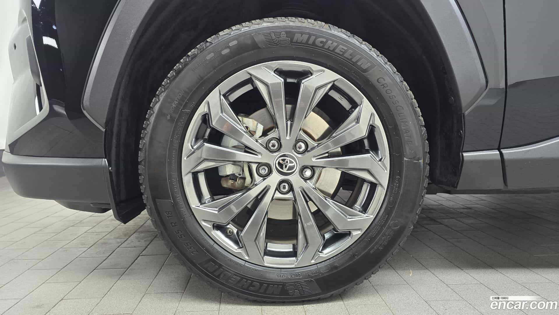 RAV4 Toyota 2023.3-OUTER-005
