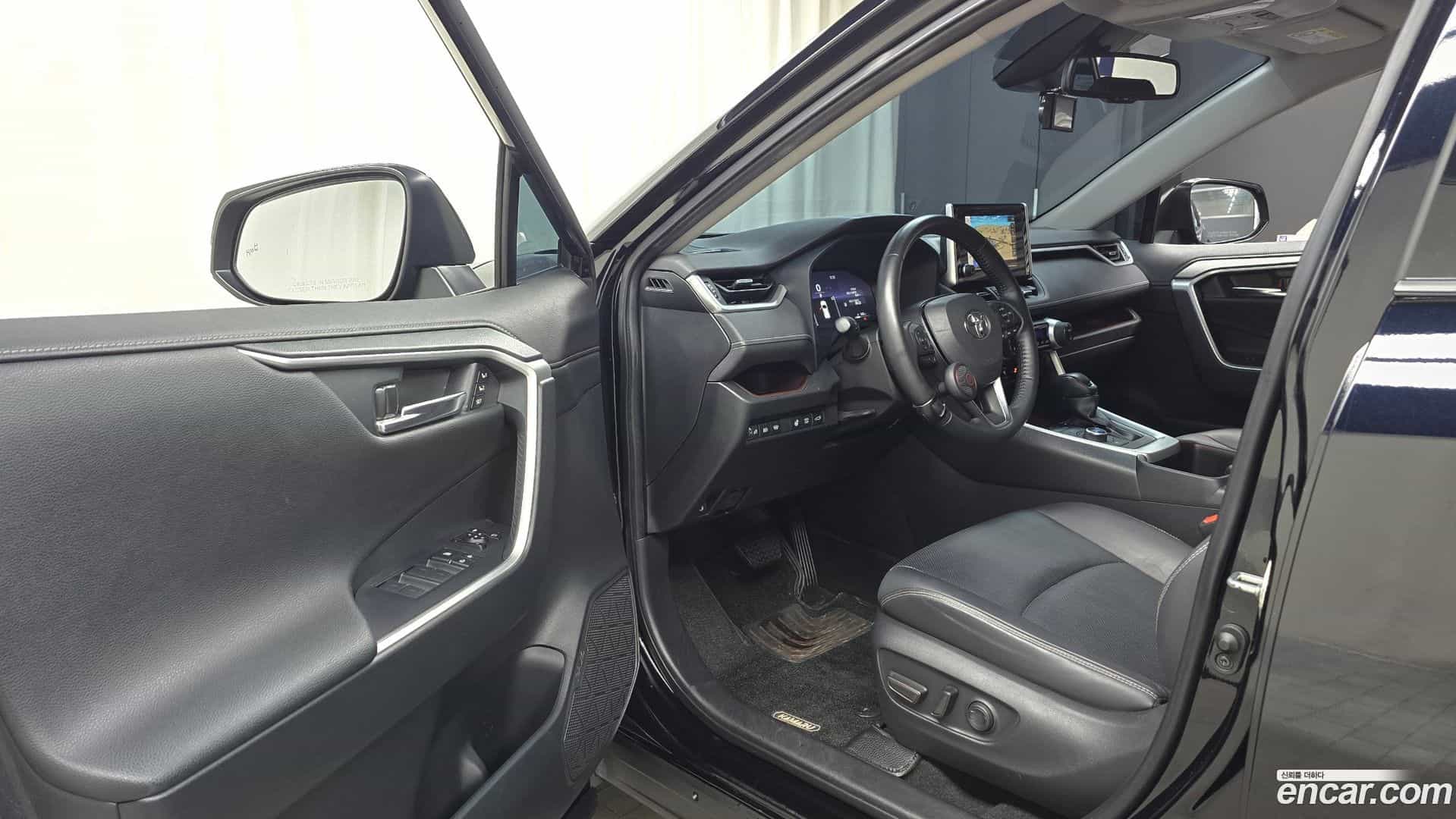 RAV4 Toyota 2023.3-INNER-010