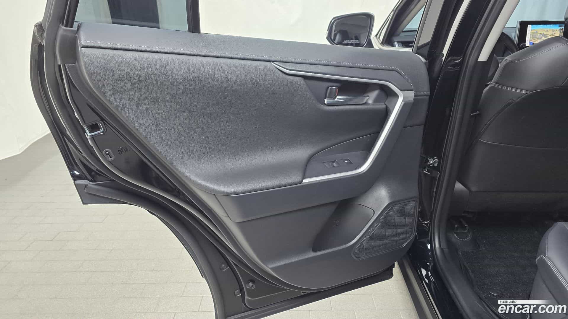 RAV4 Toyota 2023.3-INNER-035