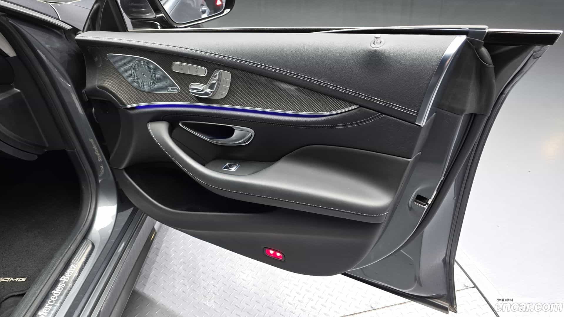 CLS-Class Mercedes-Benz 2018.10-INNER-034