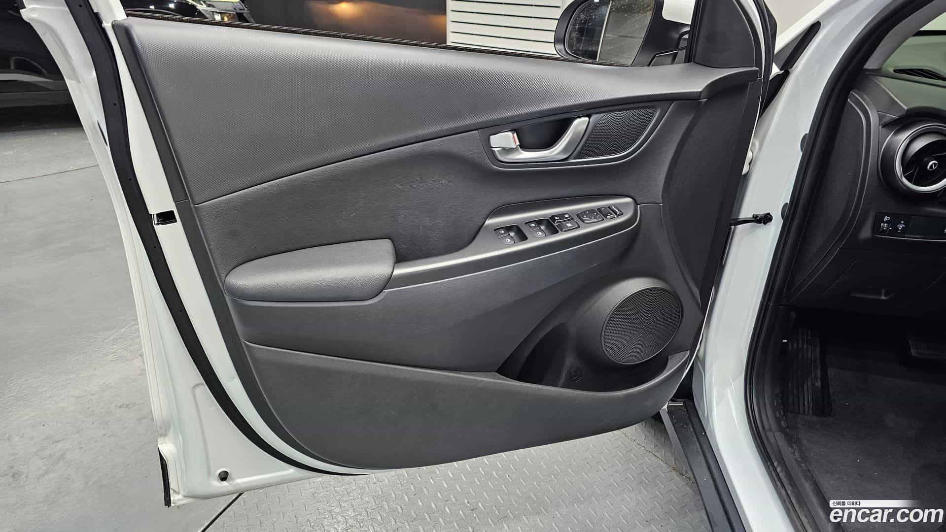 Kona Hyundai 2022.3-INNER-034