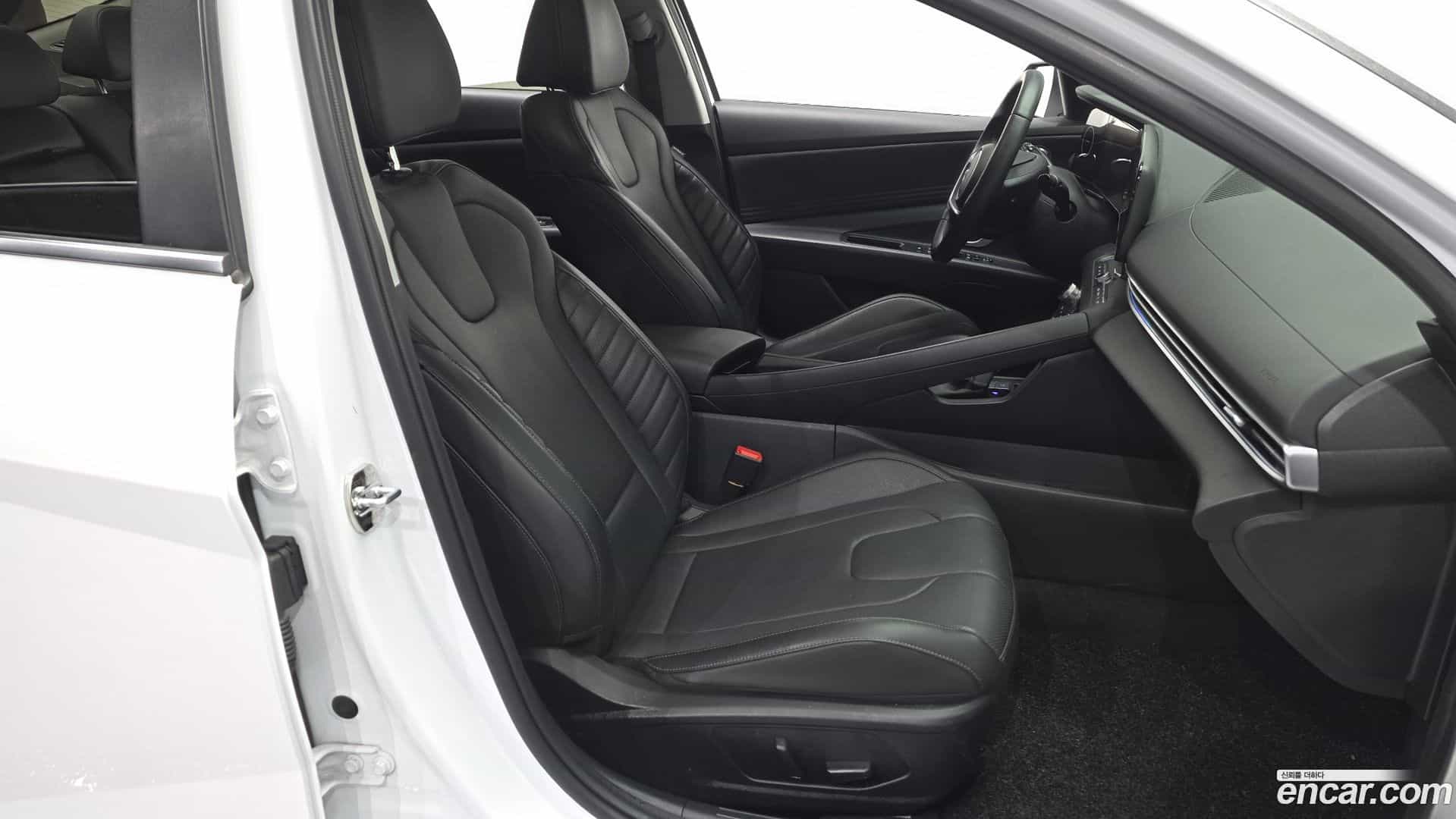 AVANTE Hyundai 2023.5-OPTION-016