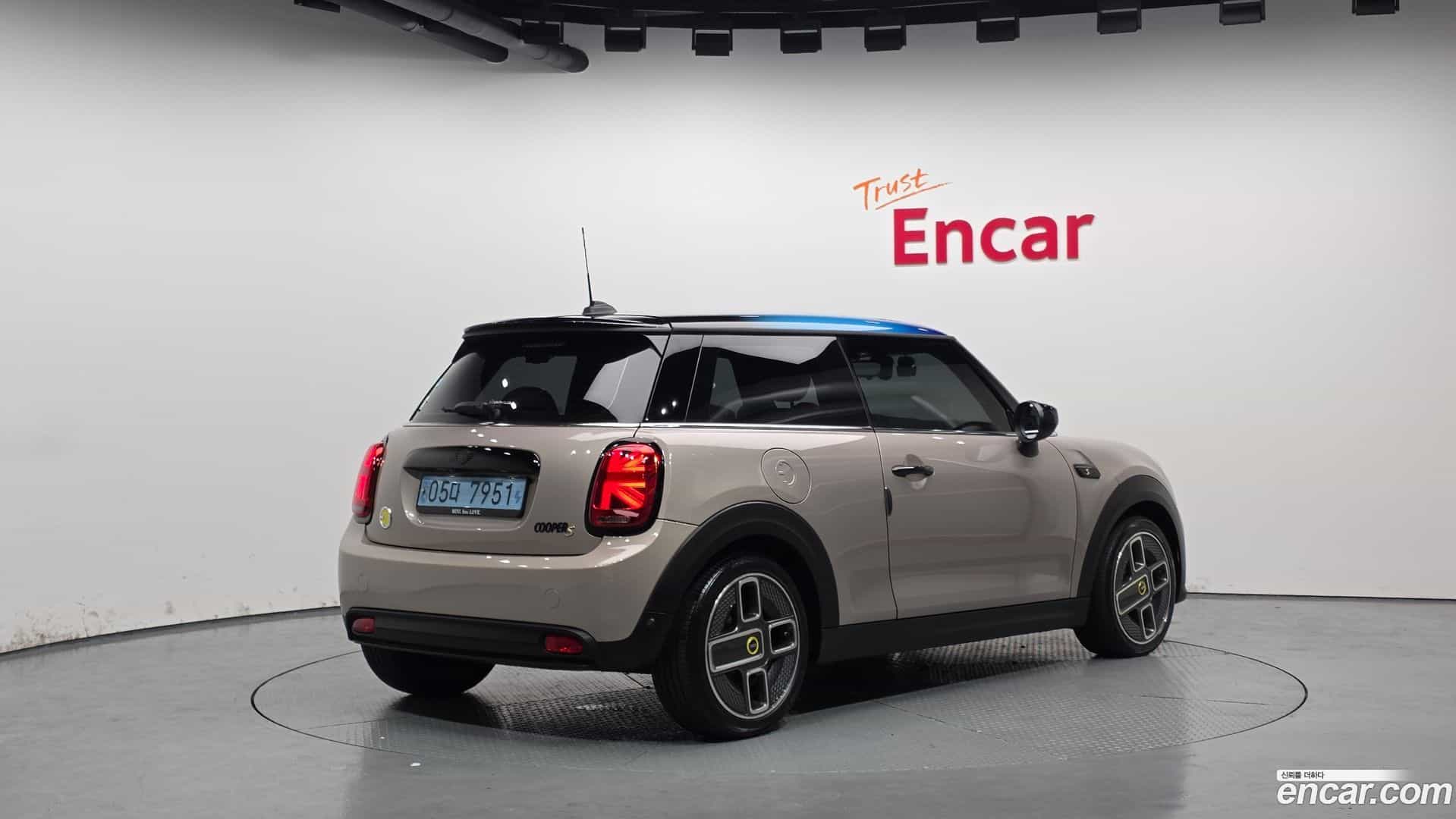 Cooper Mini 2022.5-OUTER-002
