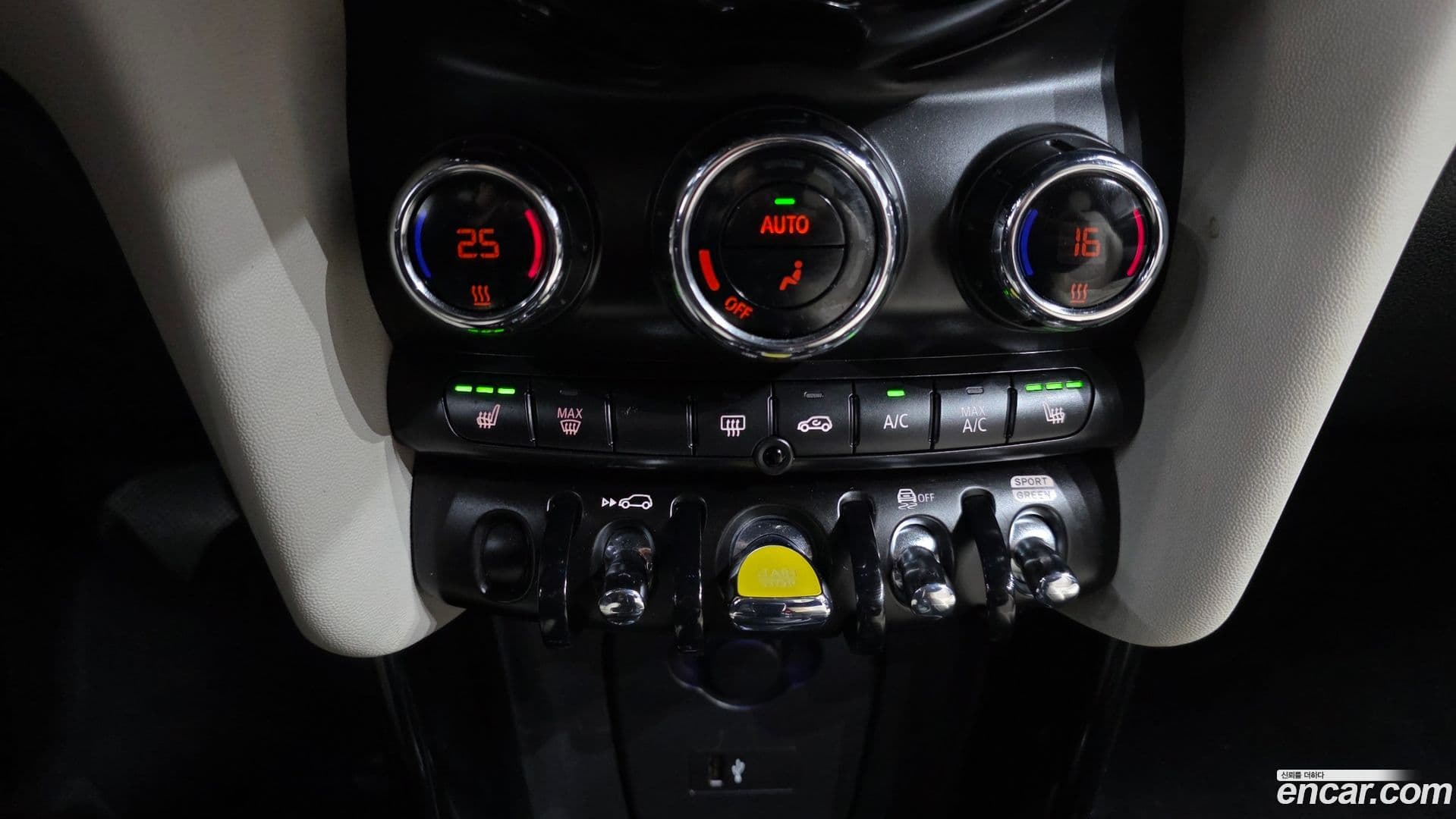 Main__Slider__Photo:Cooper Mini 2022.5-18