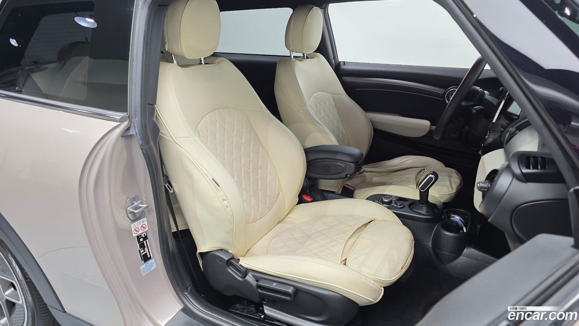 Main__Slider__Photo:Cooper Mini 2022.5-25