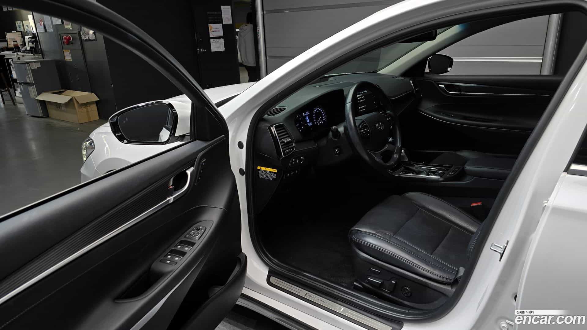 Grandeur Hyundai 2017.8-INNER-010