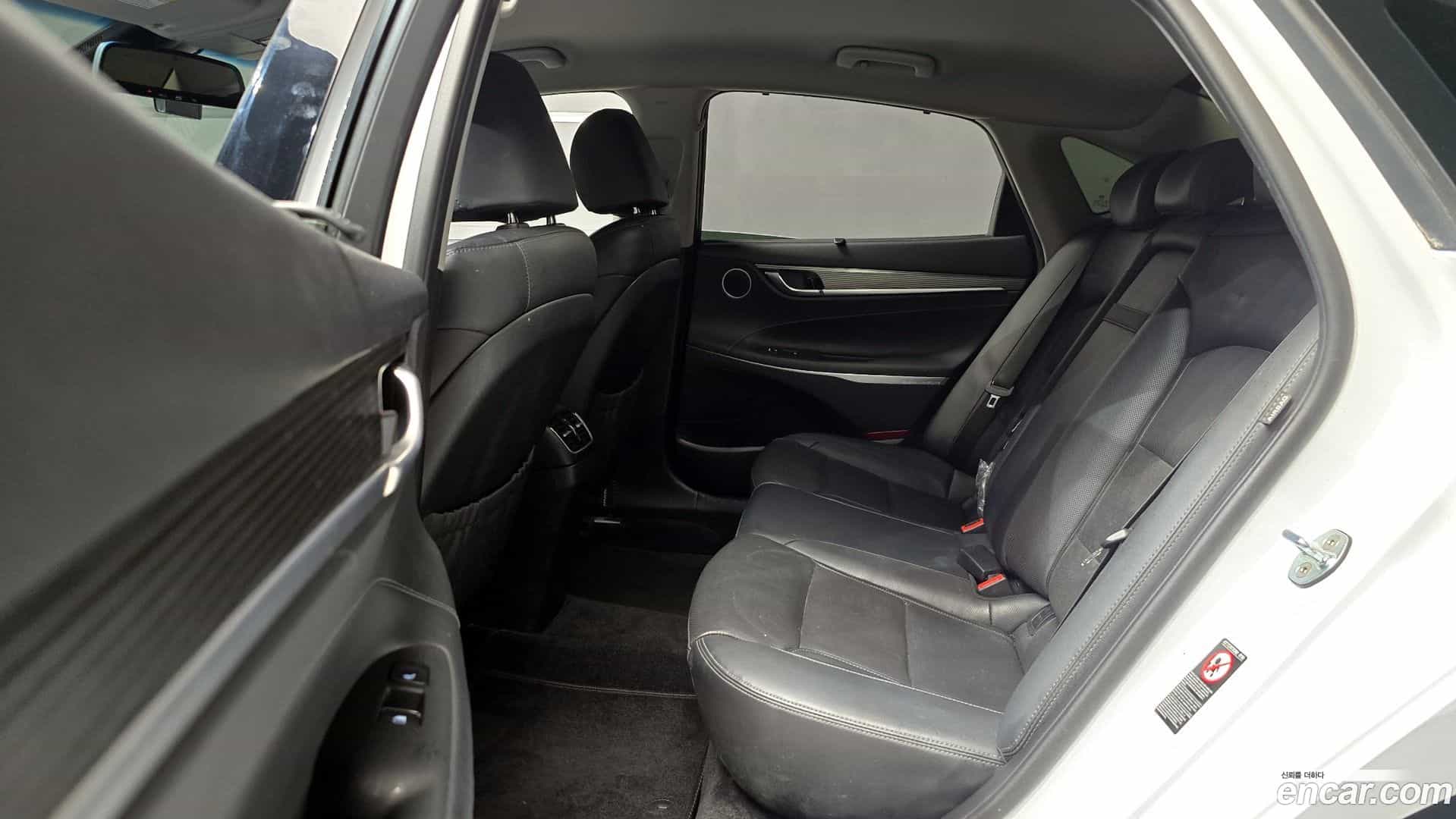 Grandeur Hyundai 2017.8-OPTION-016