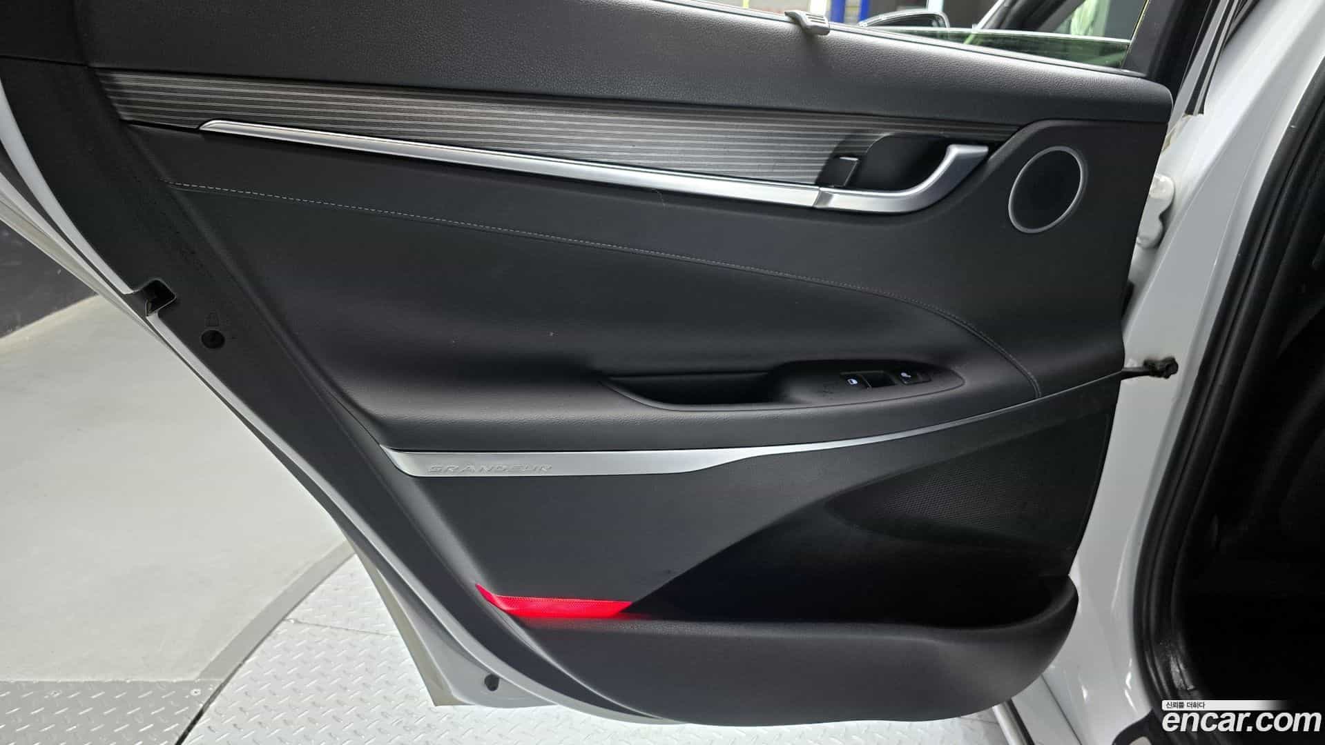 Grandeur Hyundai 2017.8-INNER-035