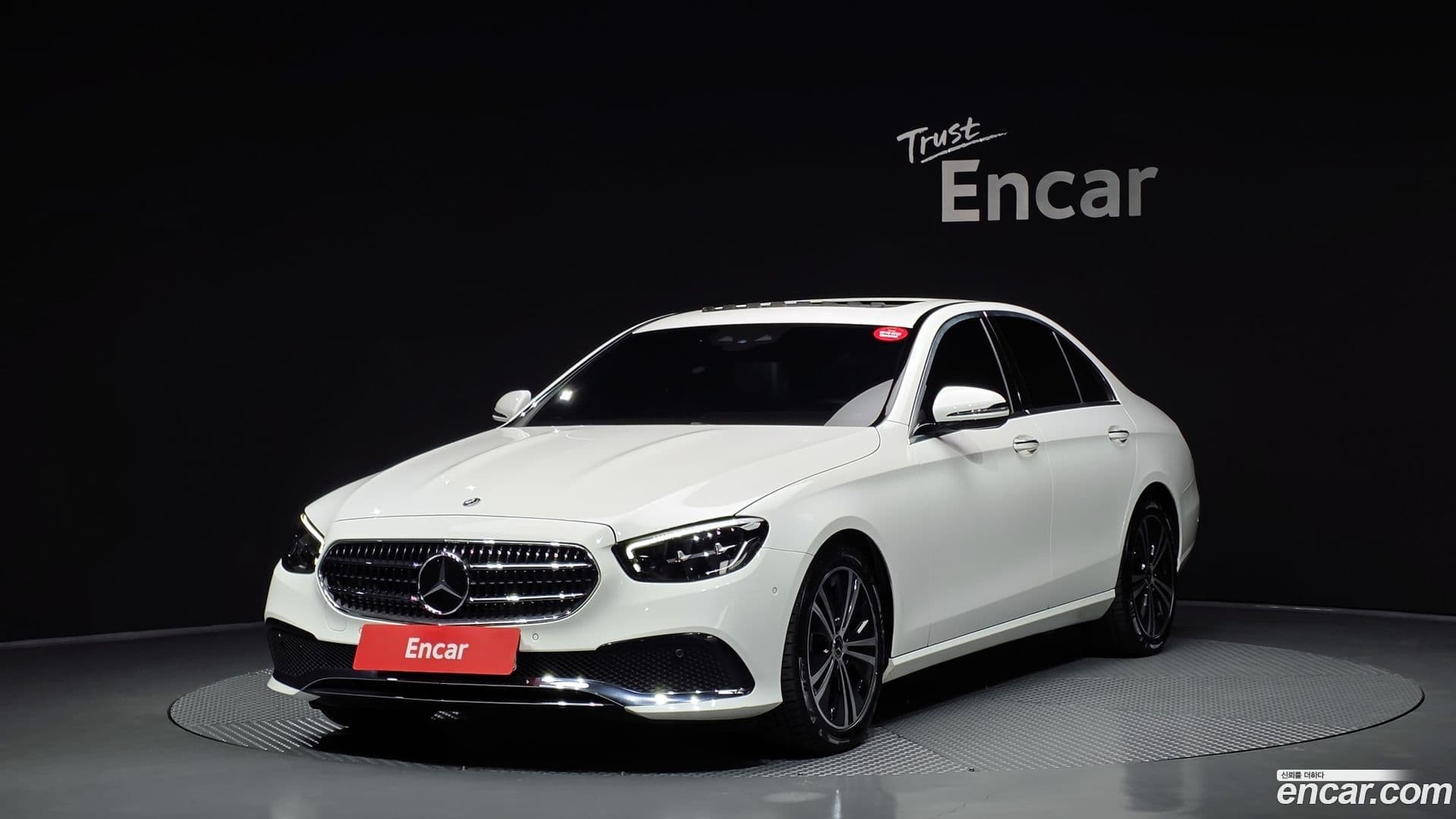 Main__Slider__Photo:E-Class Mercedes-Benz 2021.6-0