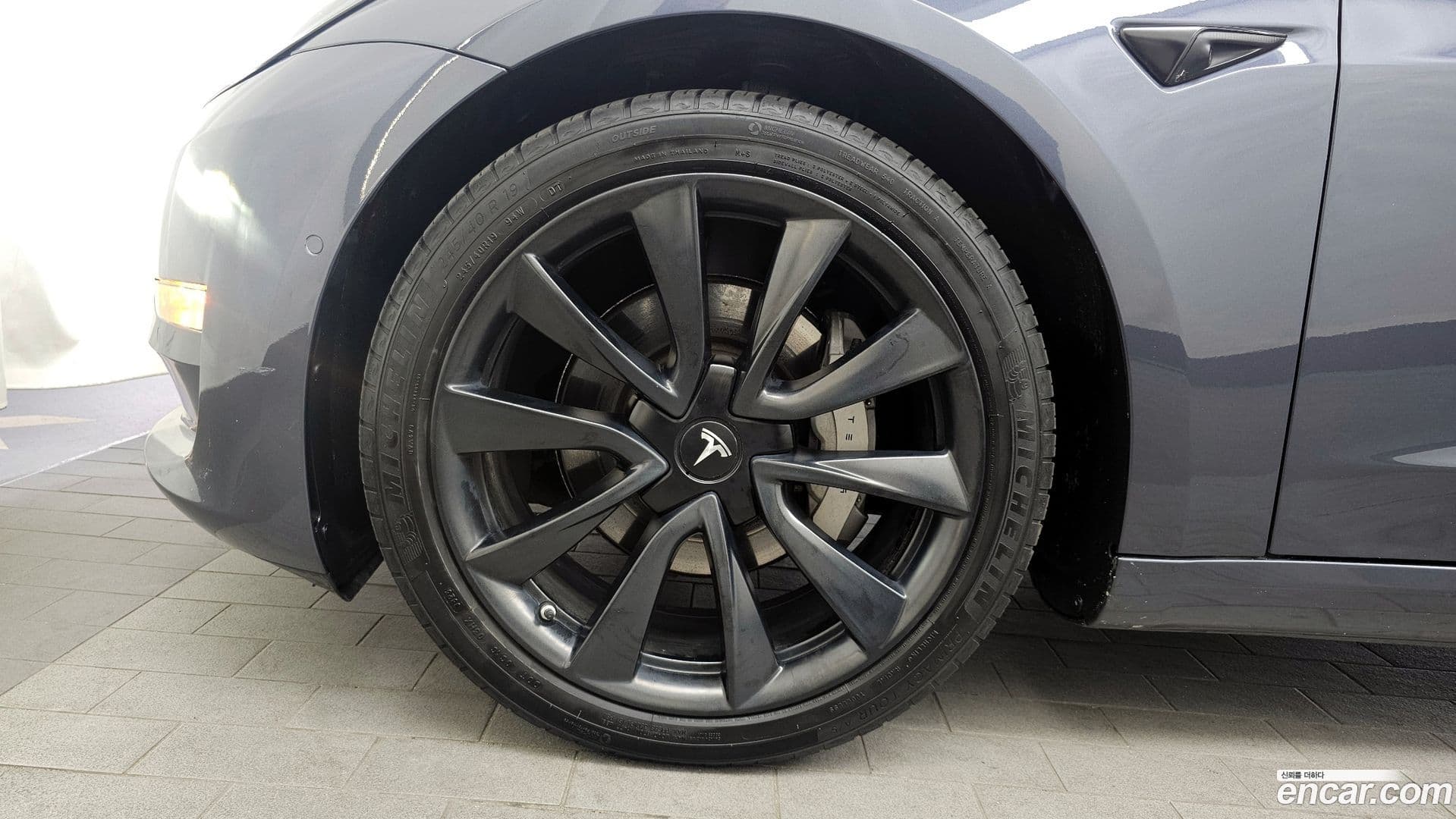 Main__Slider__Photo:Model 3 Tesla 2021.2-4