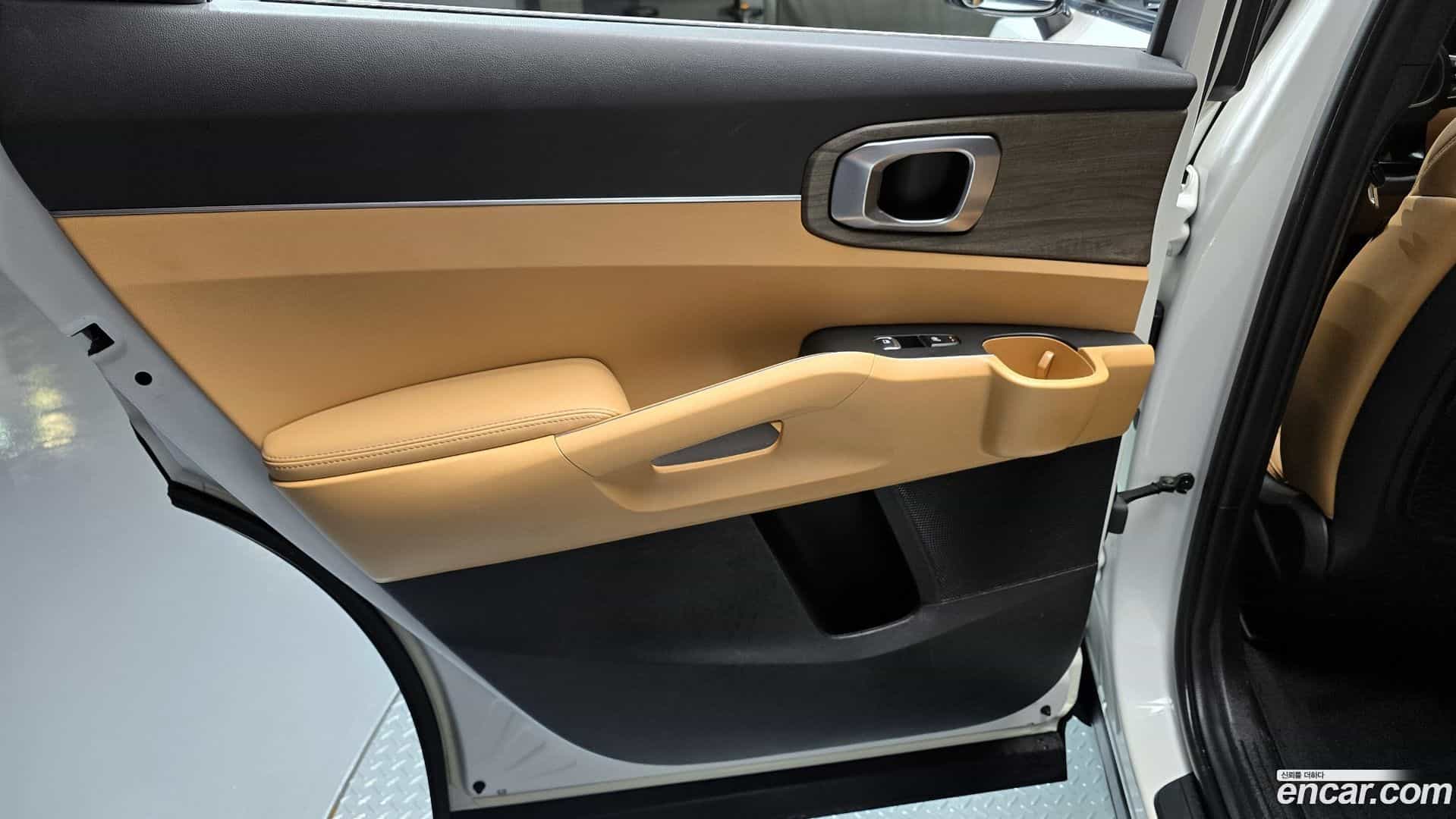 Sorento Kia 2022.2-INNER-035