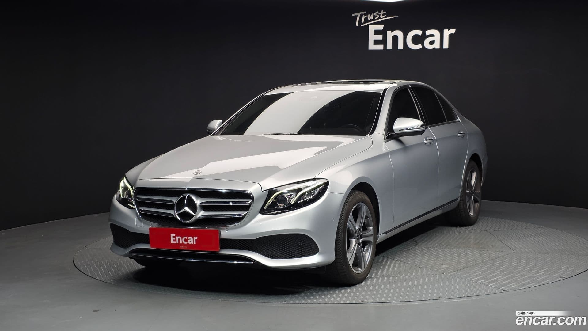 Main__Slider__Photo:E-Class Mercedes-Benz 2019.1-0