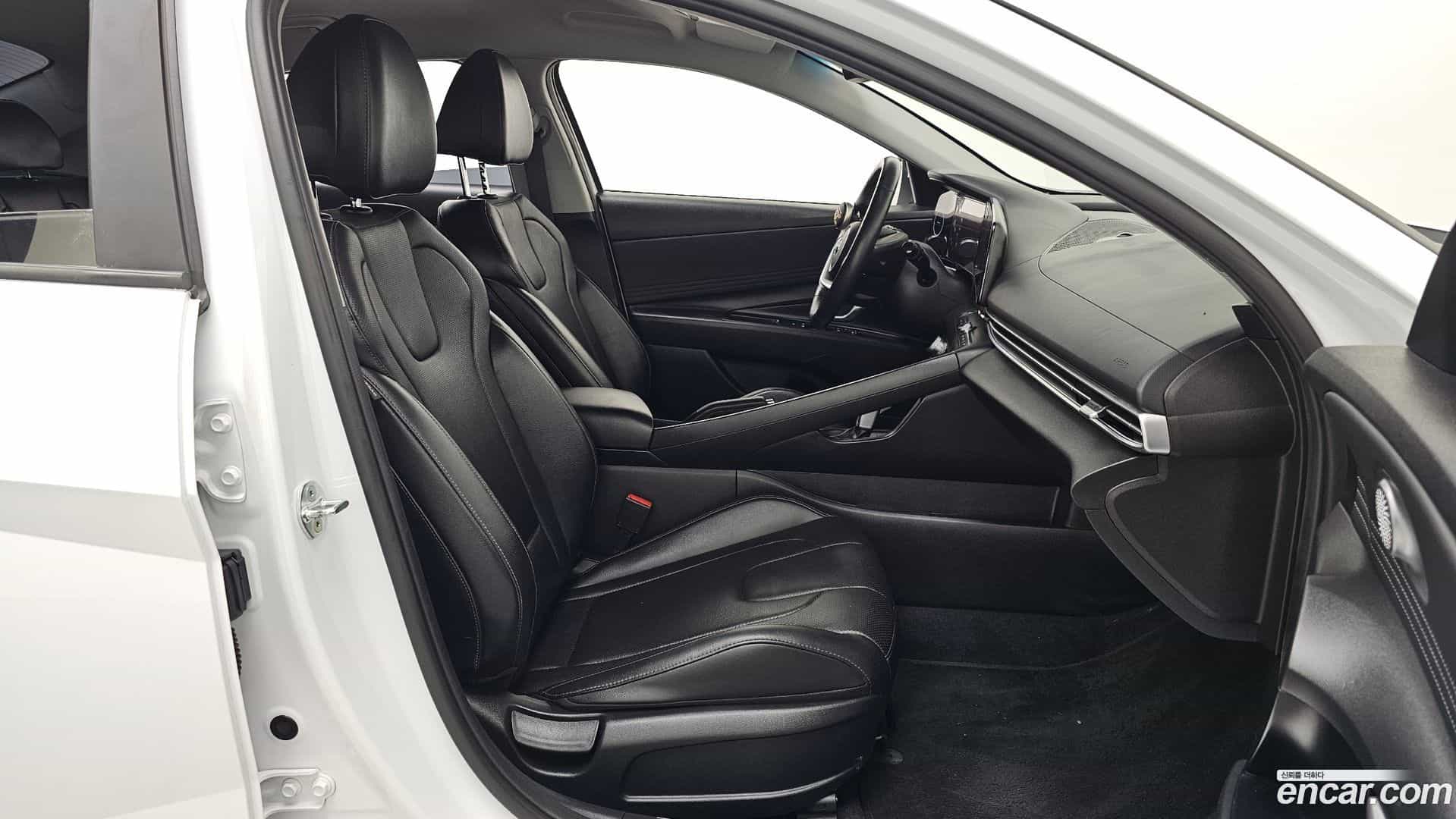 AVANTE Hyundai 2022.3-OPTION-015