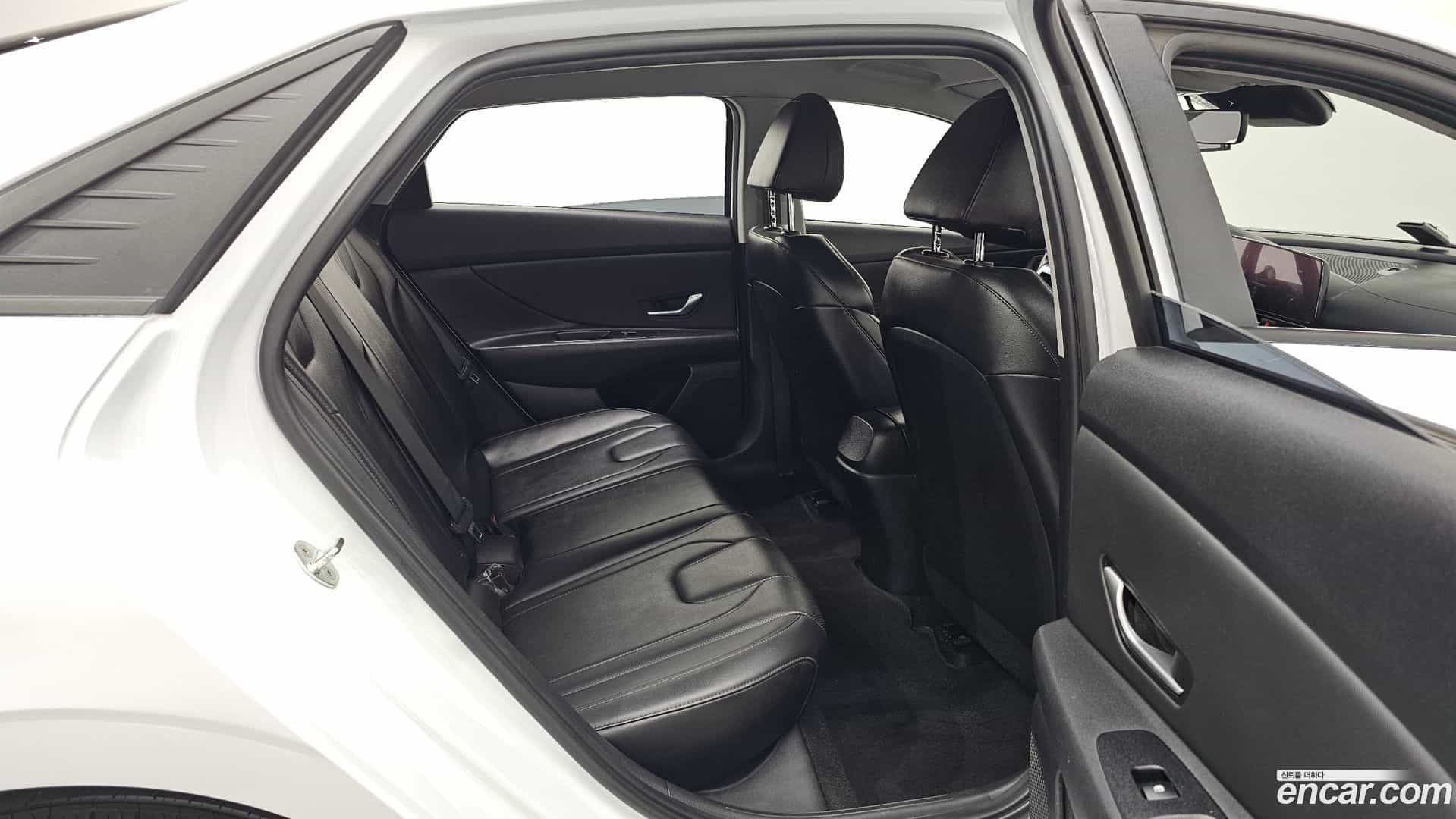 AVANTE Hyundai 2022.3-OPTION-016