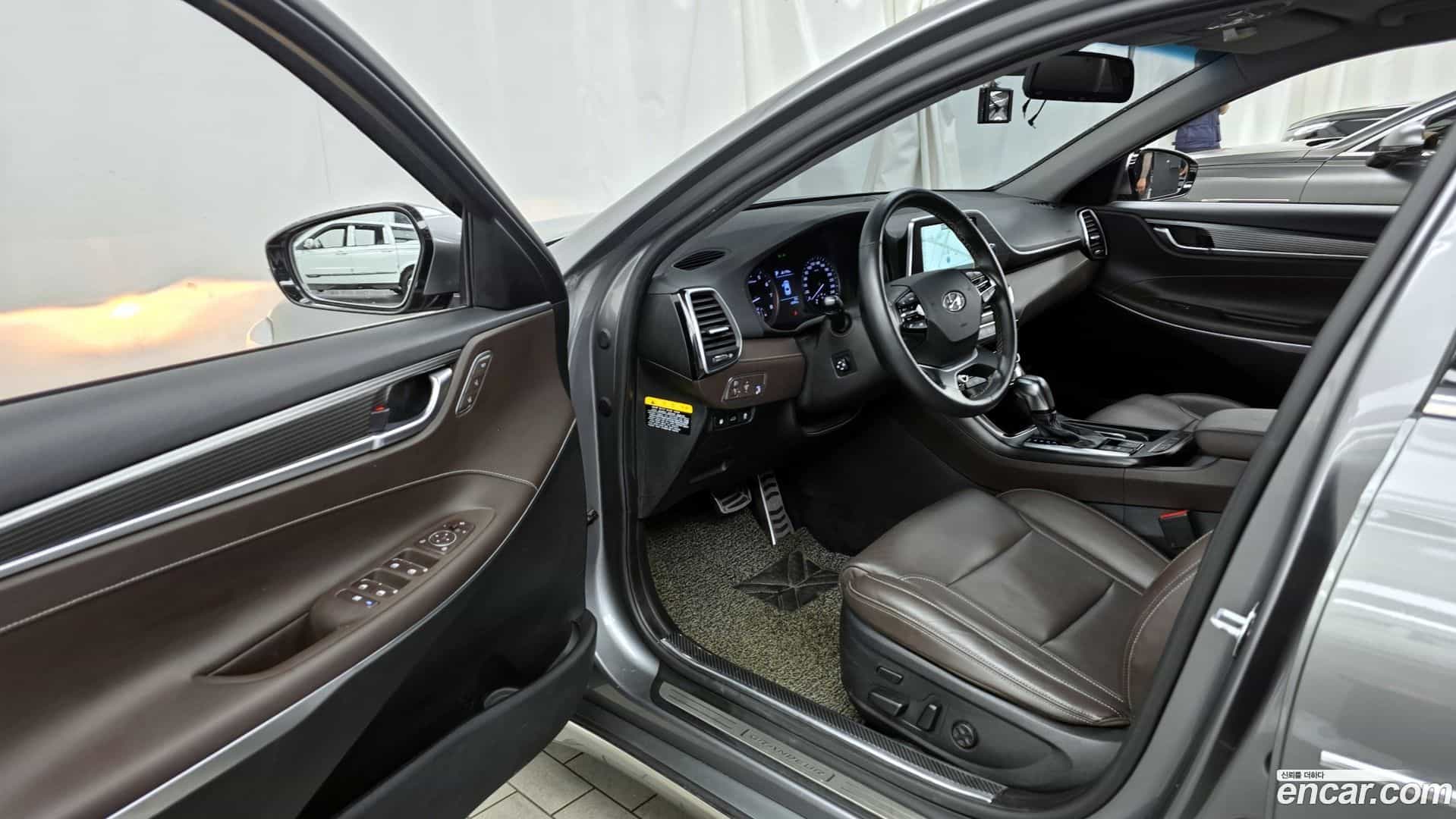 Grandeur Hyundai 2017.0-INNER-010