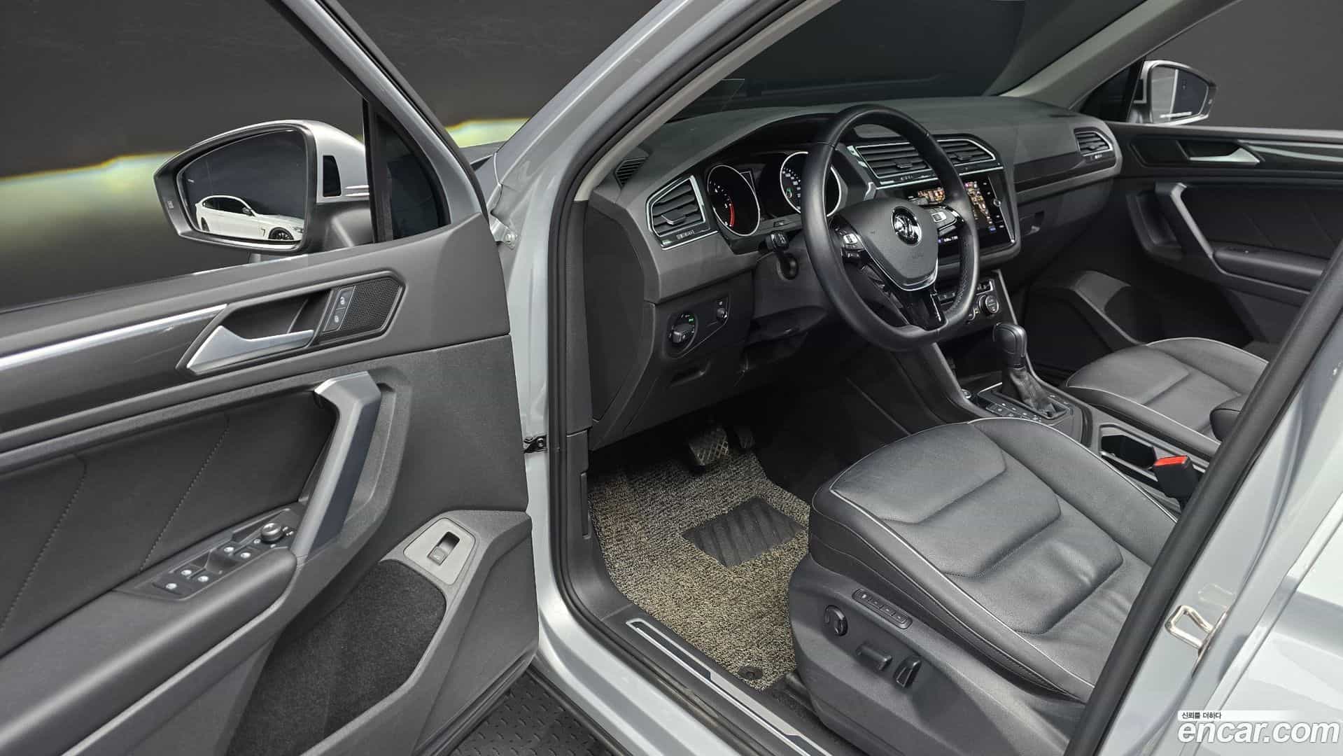 Tiguan Volkswagen 2020.5-INNER-010