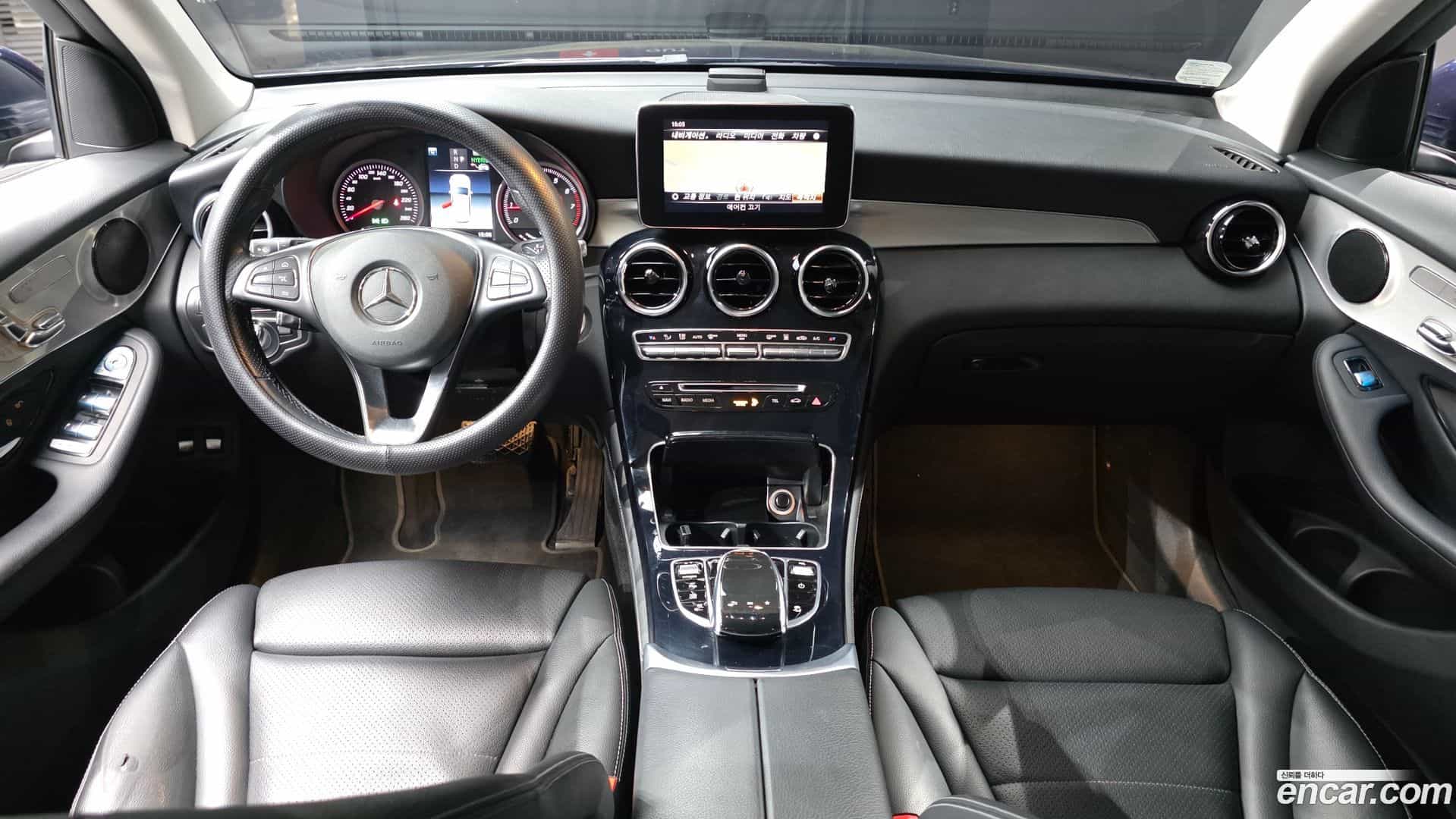 GLC-Class Mercedes-Benz 2018.11-INNER-007