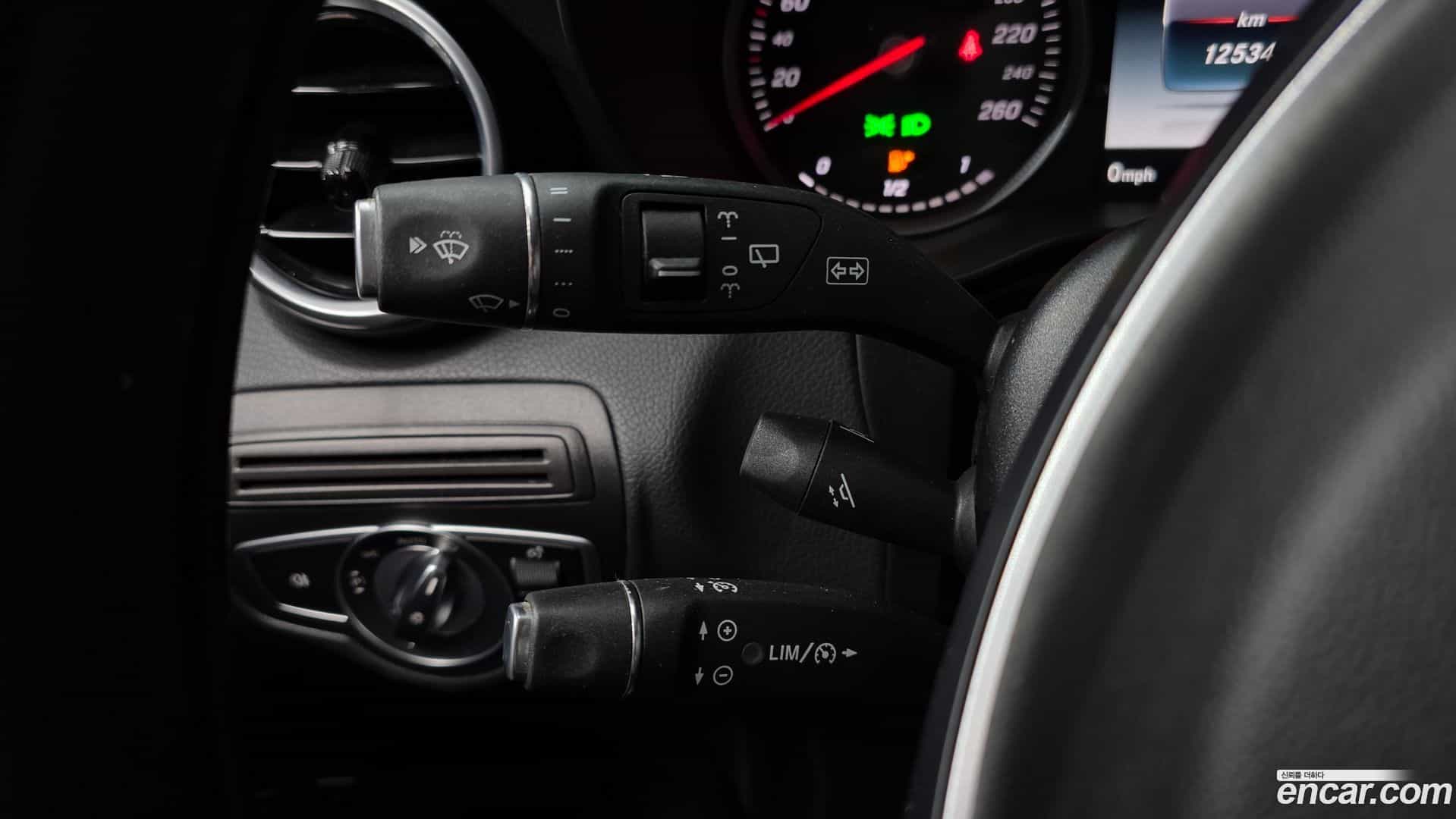 GLC-Class Mercedes-Benz 2018.11-OPTION-022