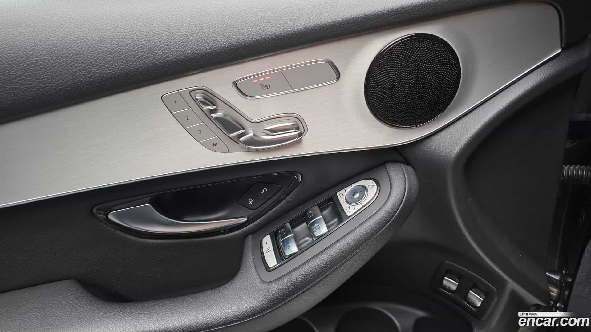 GLC-Class Mercedes-Benz 2018.11-OPTION-023