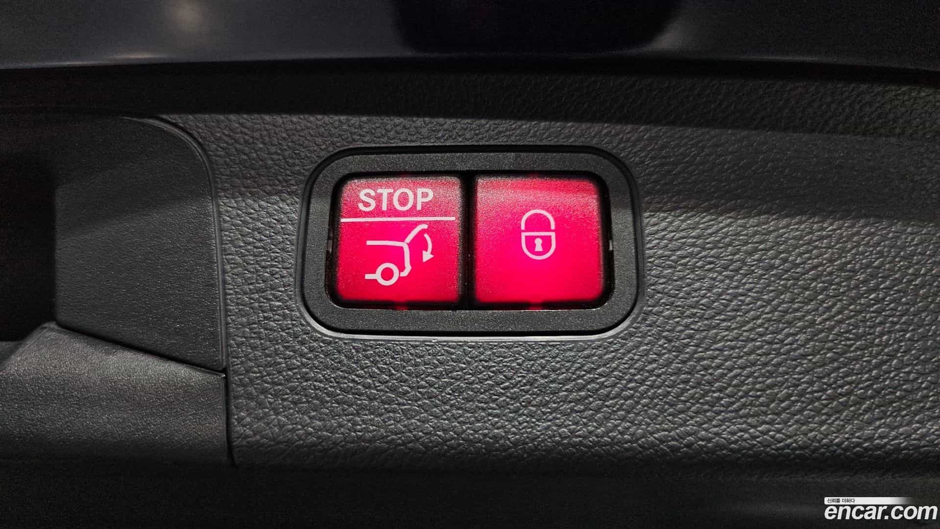 GLC-Class Mercedes-Benz 2018.11-OPTION-043
