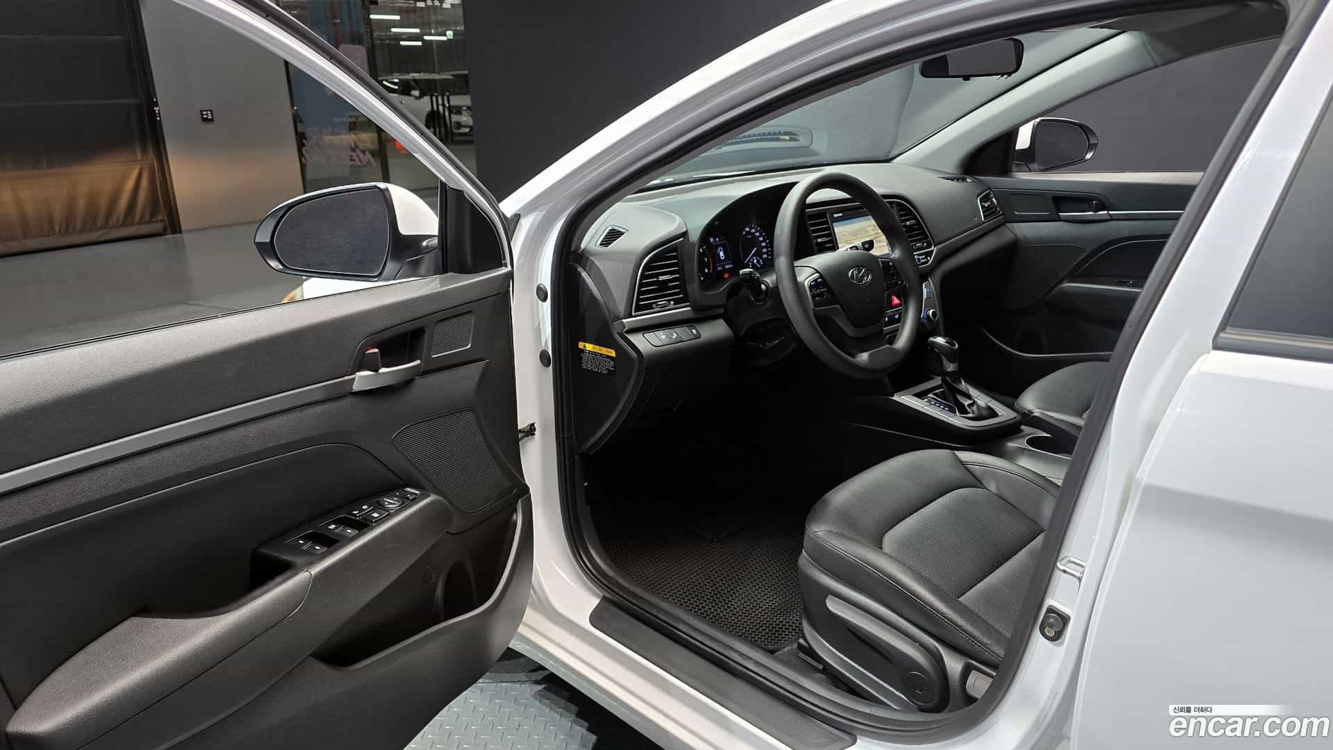 AVANTE Hyundai 2016.10-INNER-010