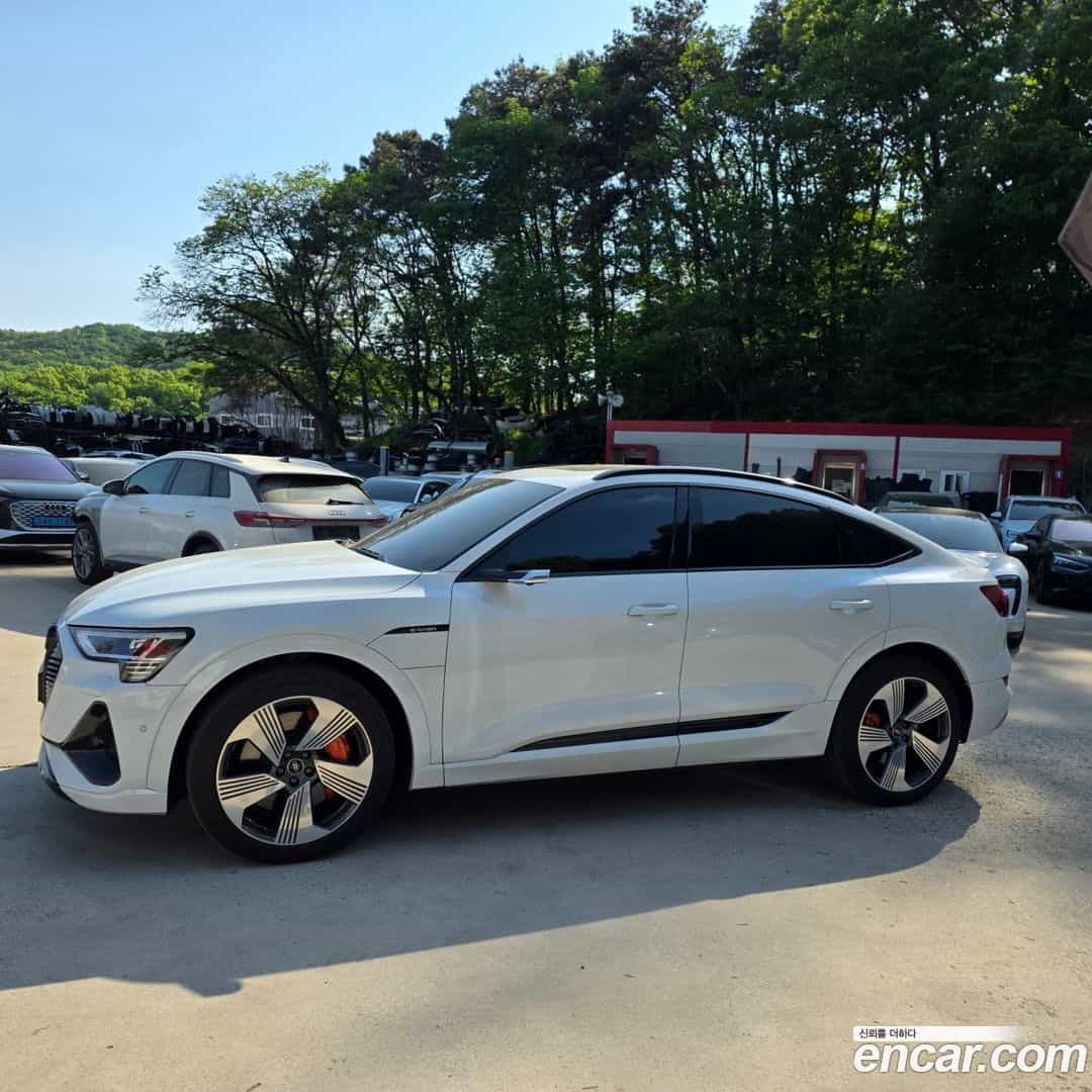 e-tron Audi 2021.9-OUTER-003