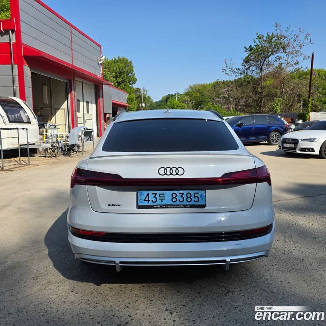 e-tron Audi 2021.9-OUTER-005