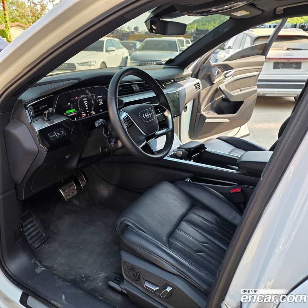 e-tron Audi 2021.9-INNER-009