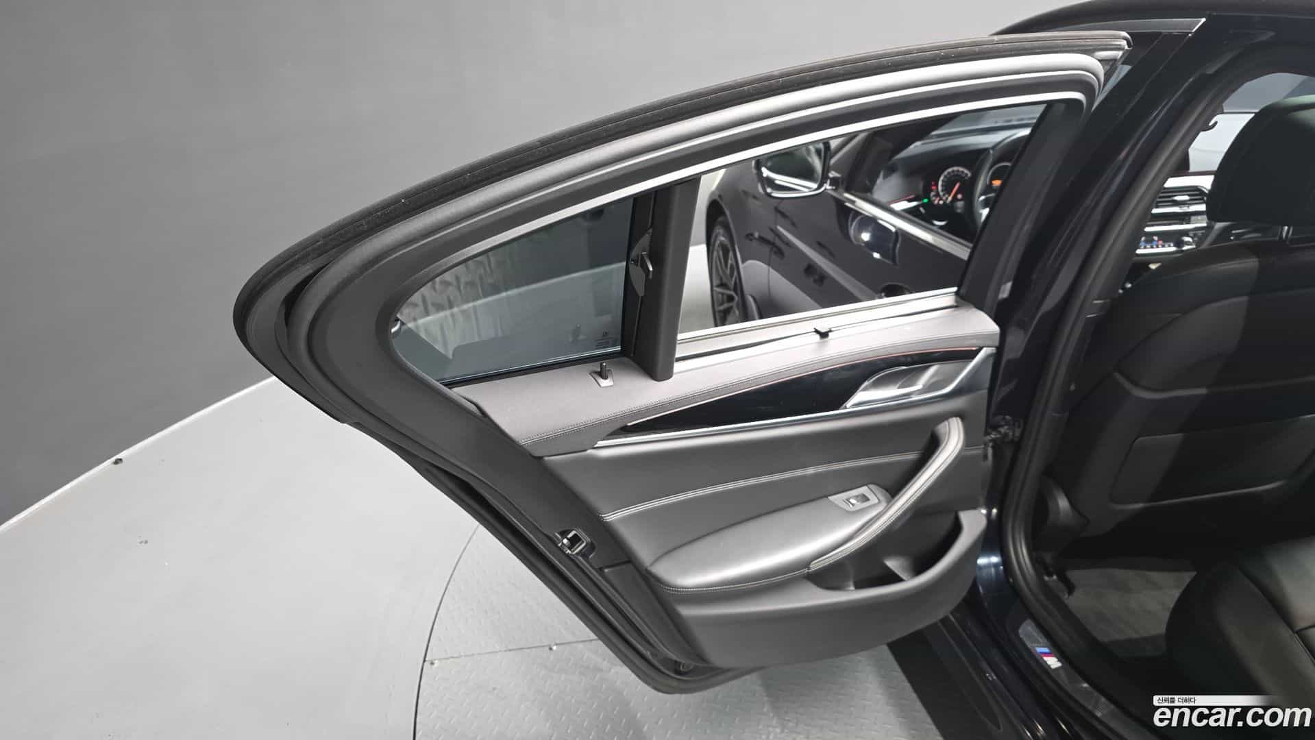 5-Series BMW 2018.4-INNER-035