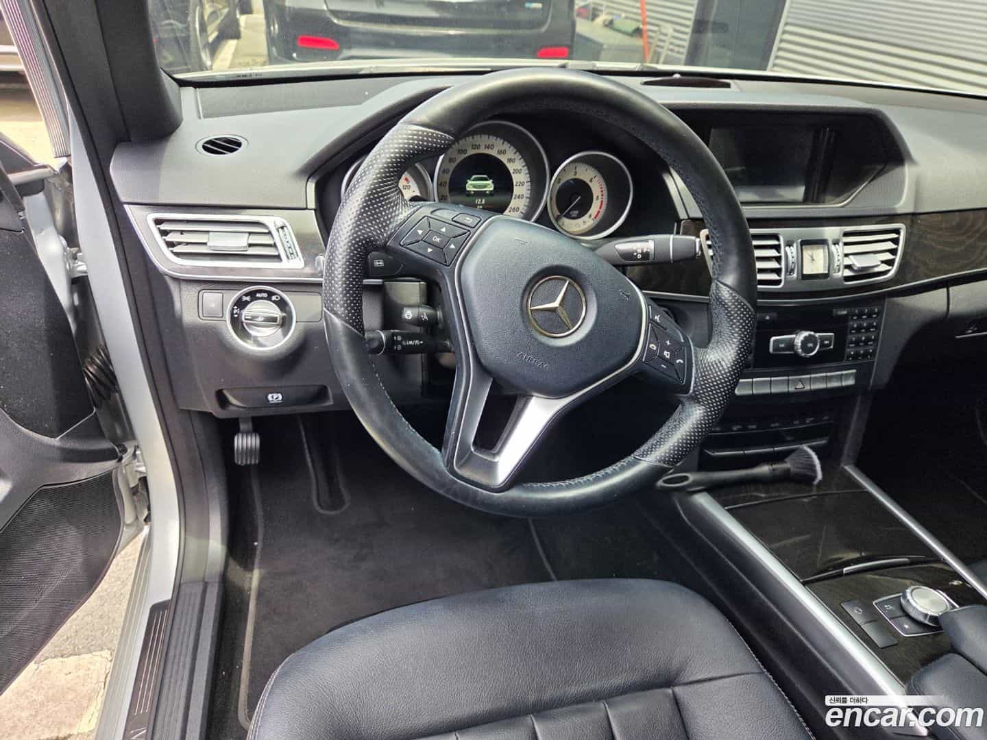 E-Class Mercedes-Benz 2015.1-OPTION-021