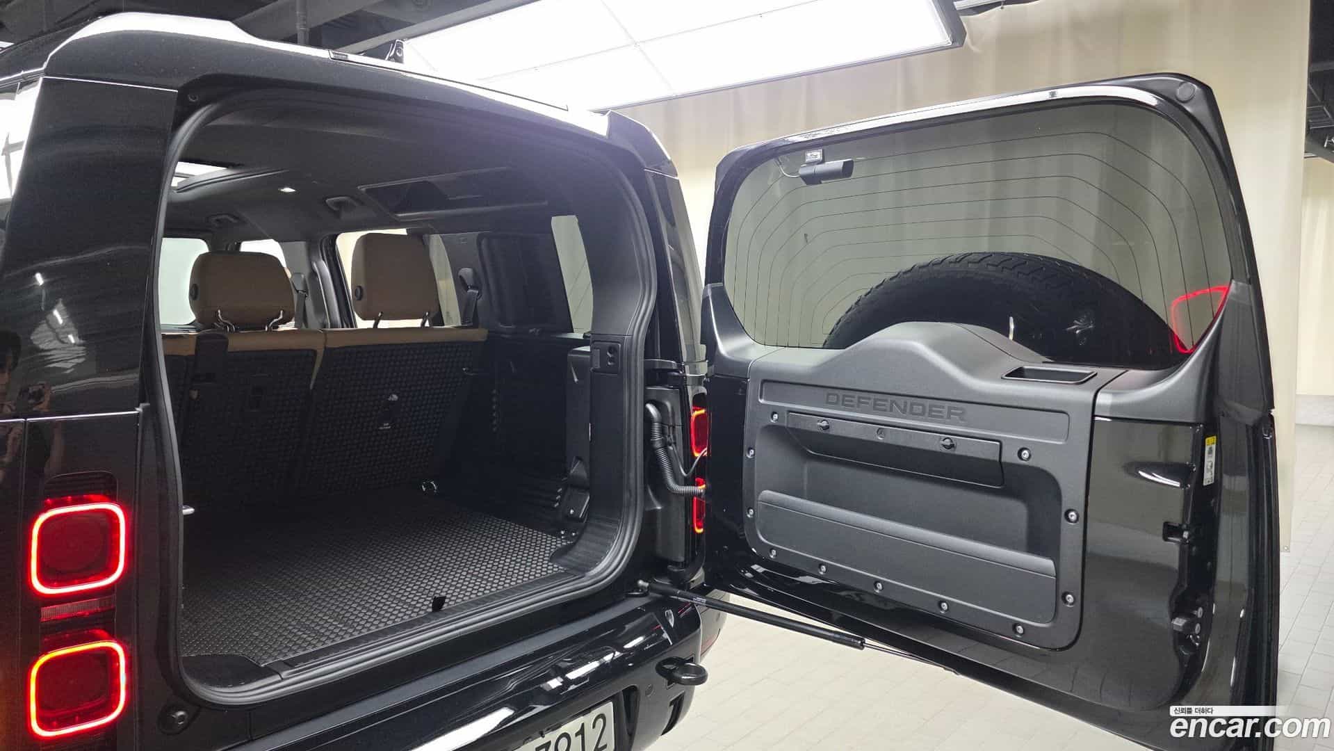 Defender Land Rover 2025.9-OPTION-024