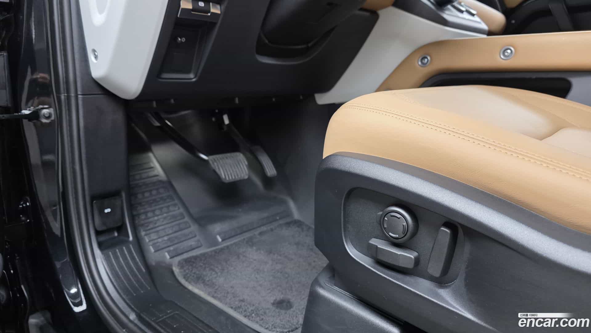 Defender Land Rover 2025.9-OPTION-045