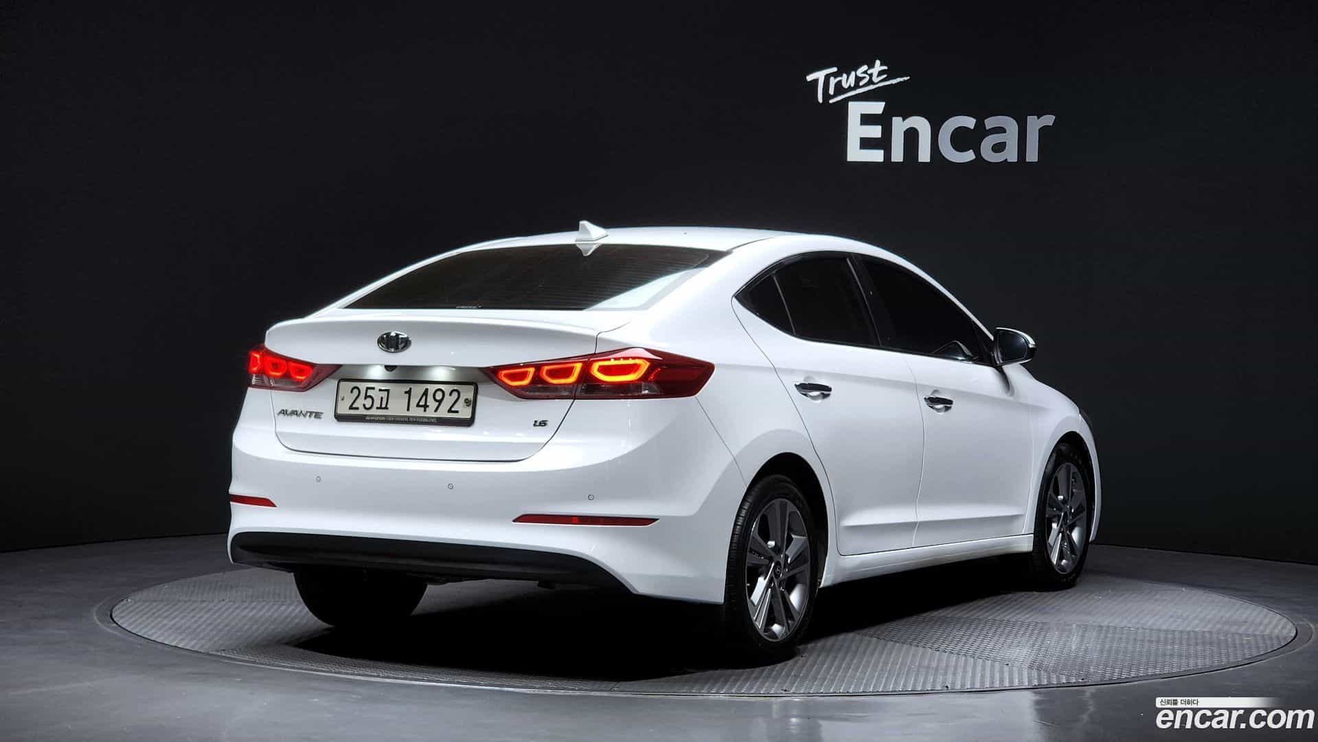 AVANTE Hyundai 2017.6-OUTER-002